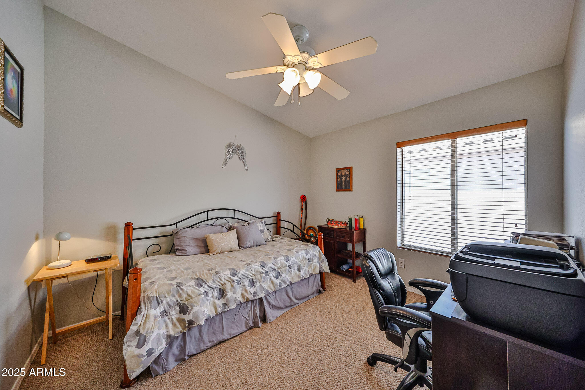 3553 E KELTON Lane