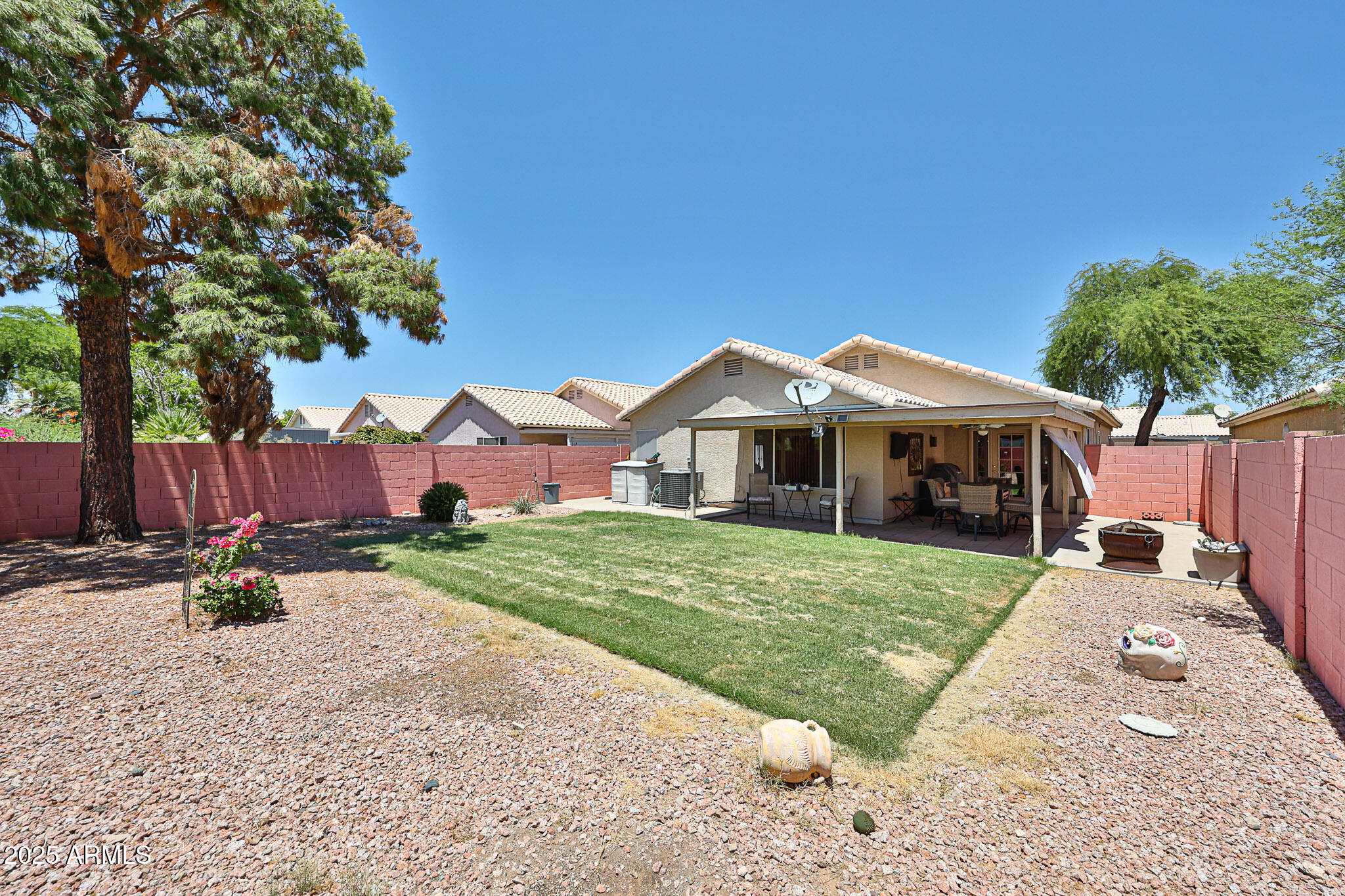 3553 E KELTON Lane
