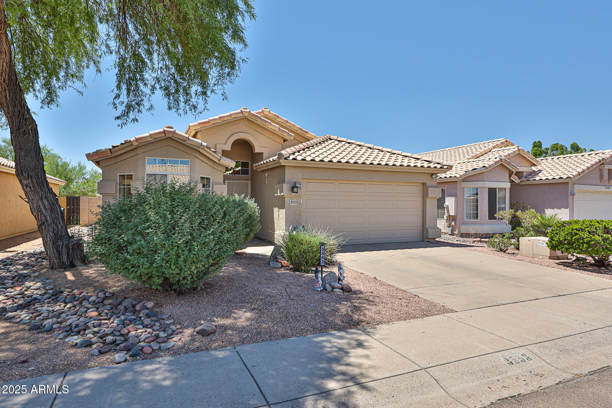 3553 E KELTON Lane