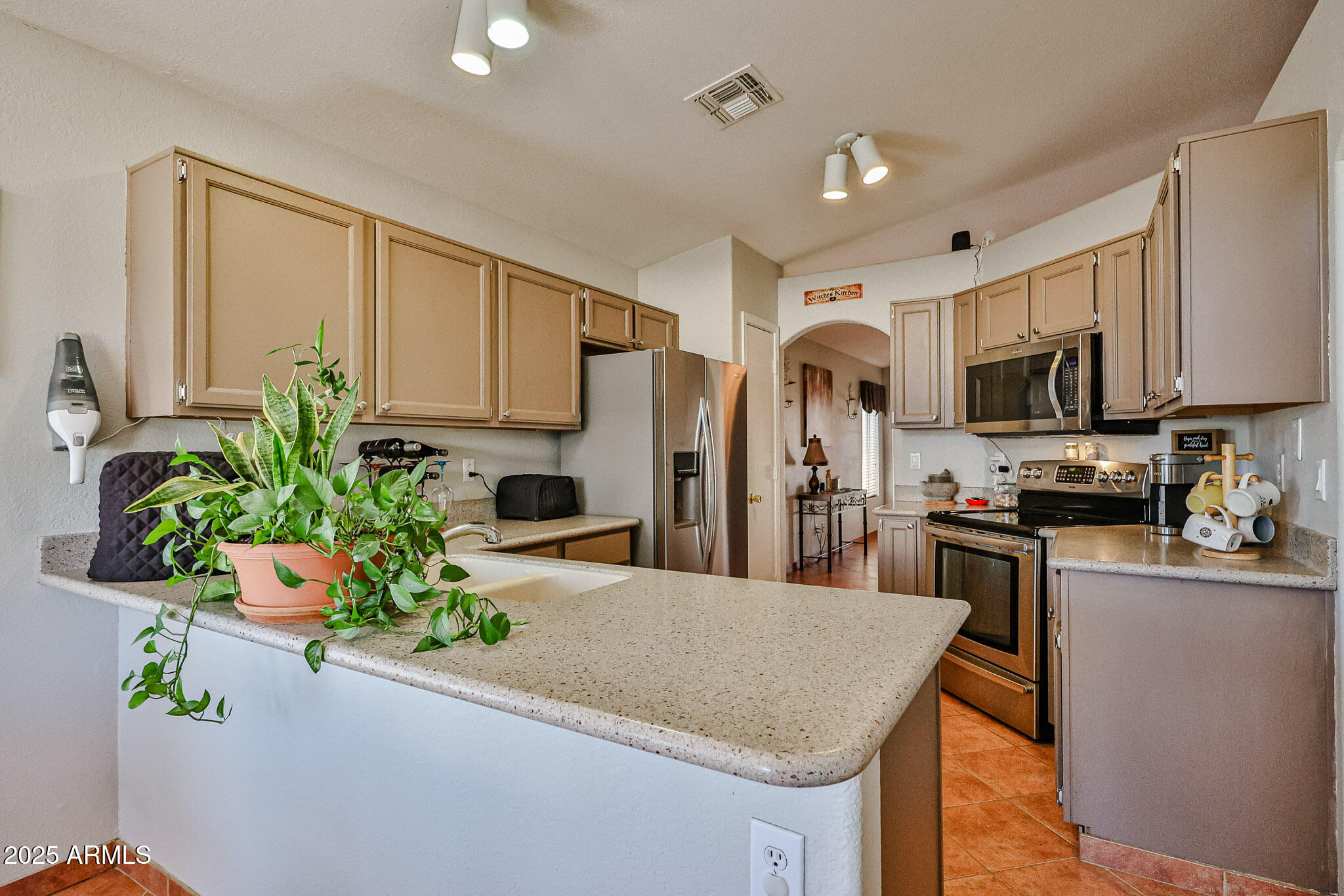 3553 E KELTON Lane
