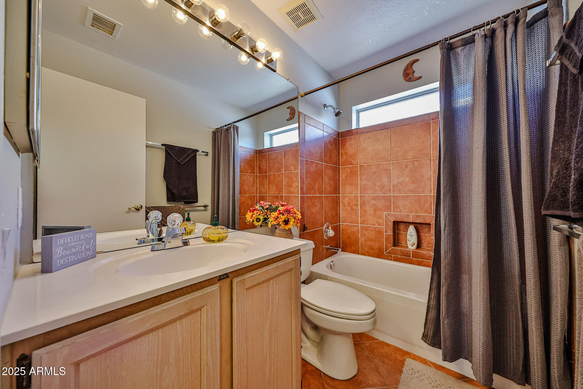 3553 E KELTON Lane