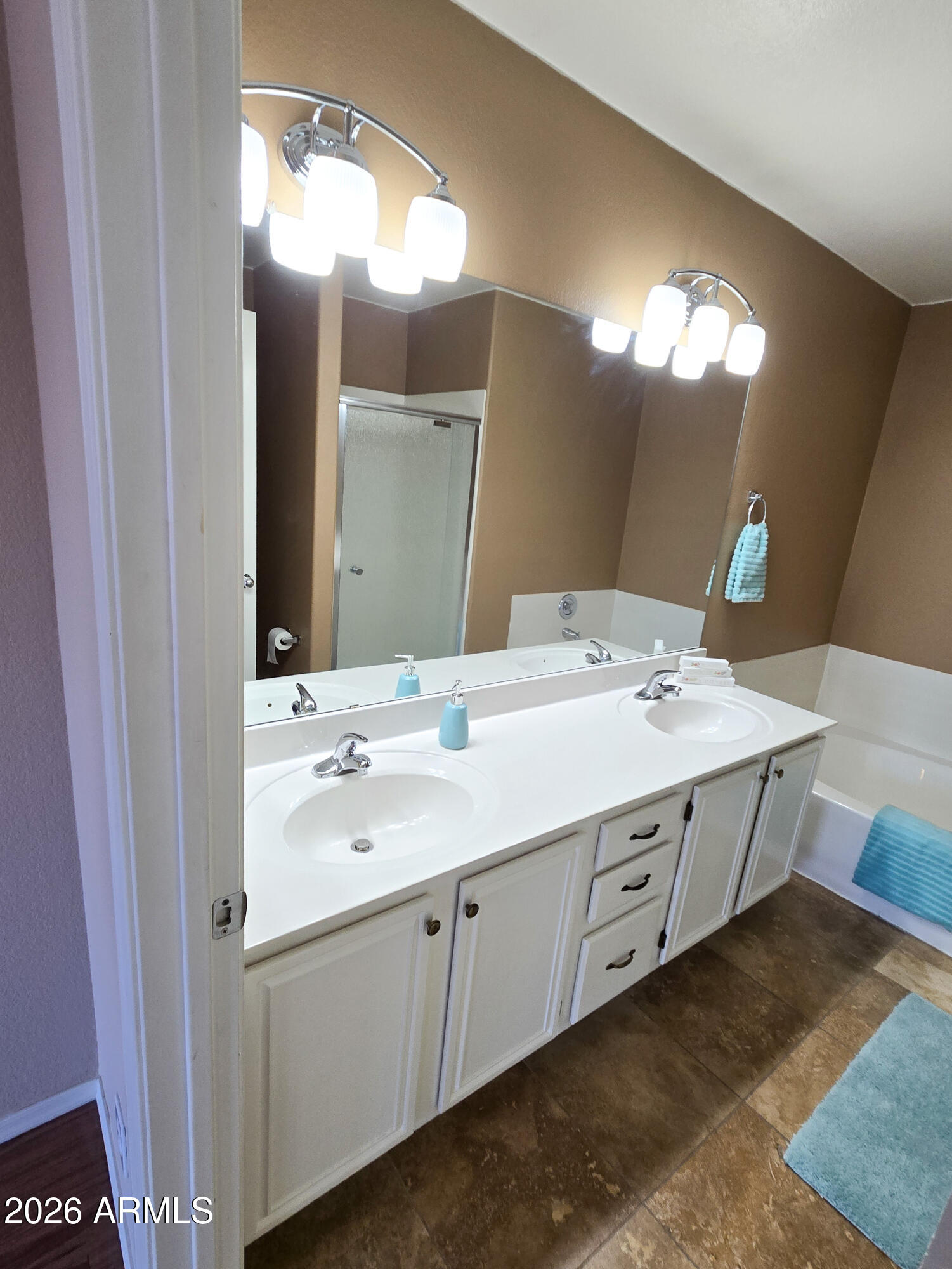 3032 E WAHALLA Lane E