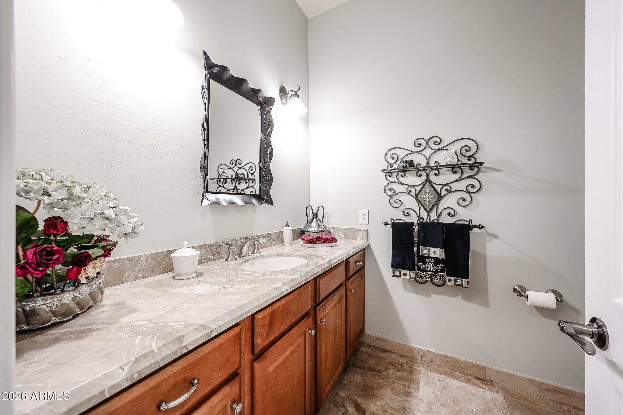 10727 N SKYLINE Drive