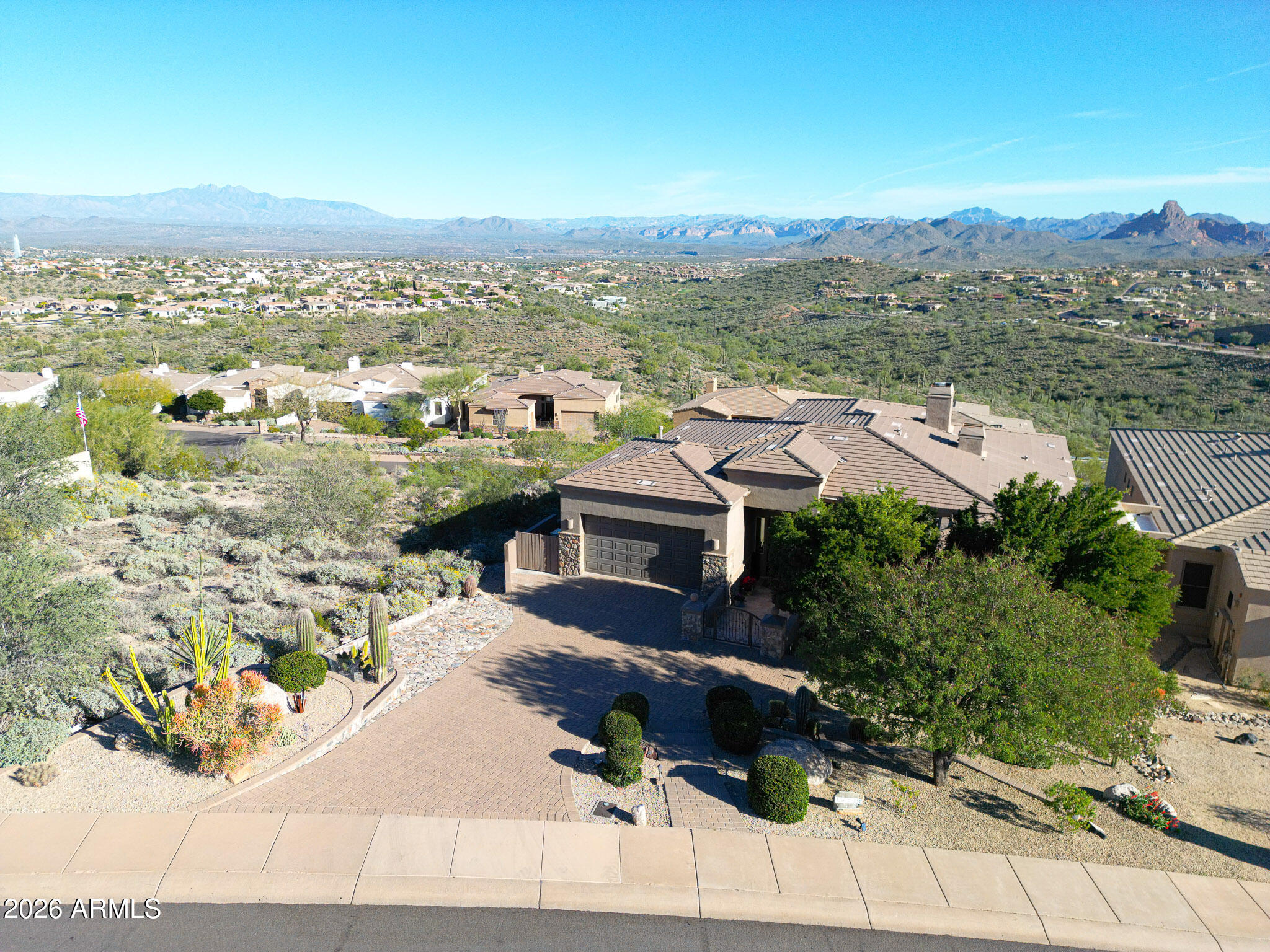 10727 N SKYLINE Drive