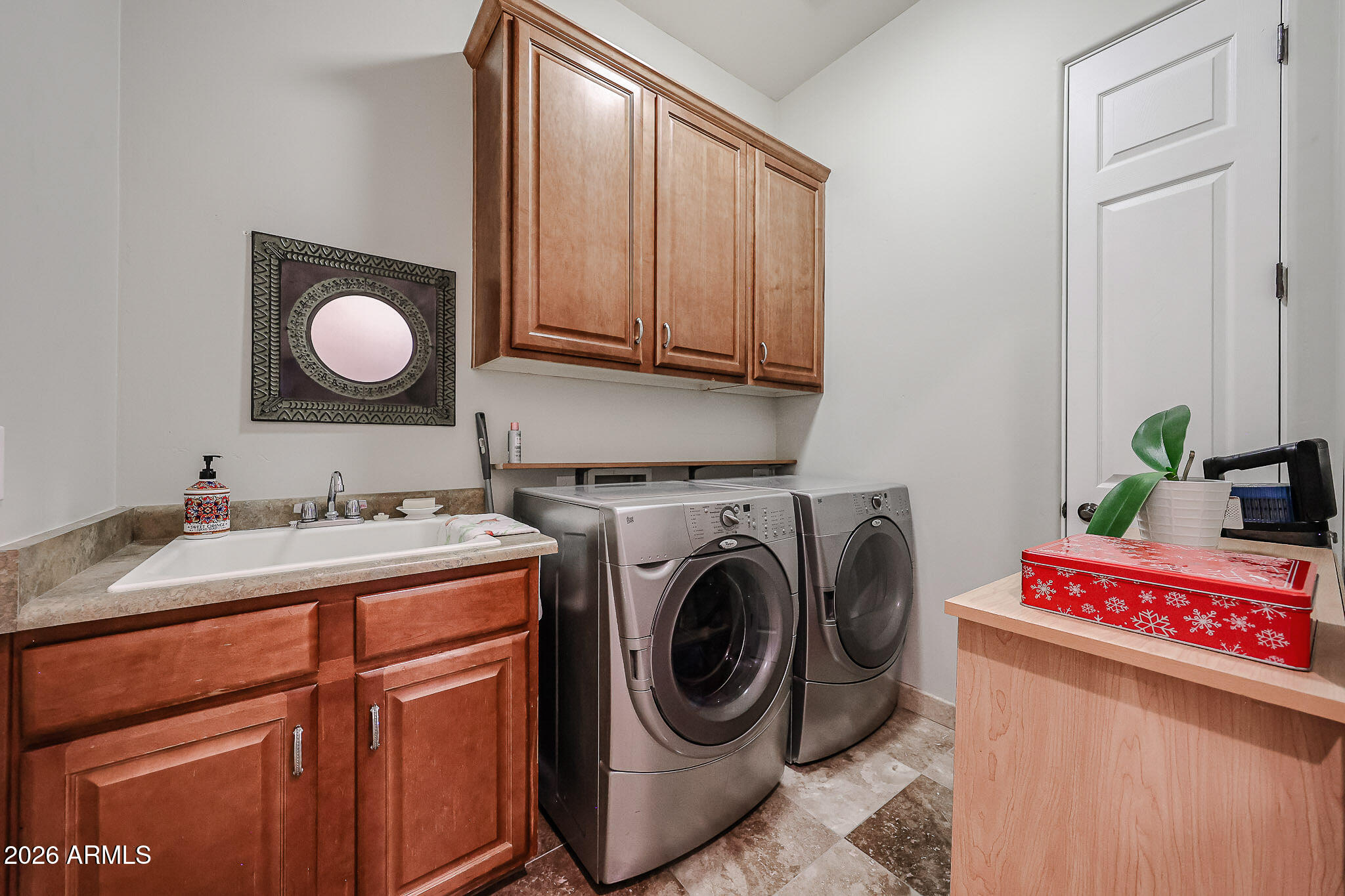 10727 N SKYLINE Drive