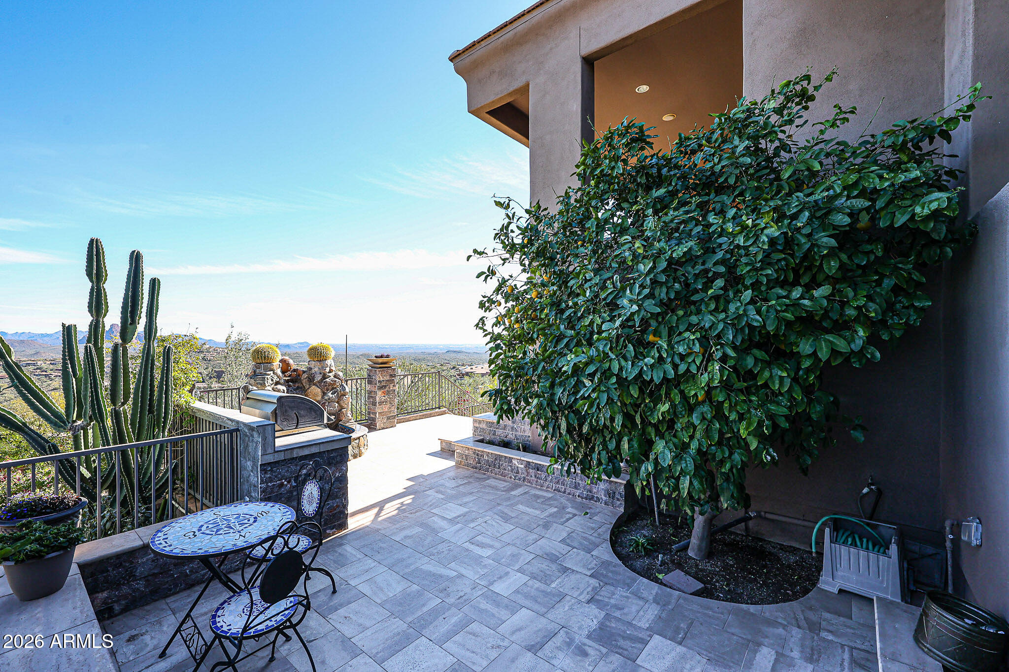 10727 N SKYLINE Drive