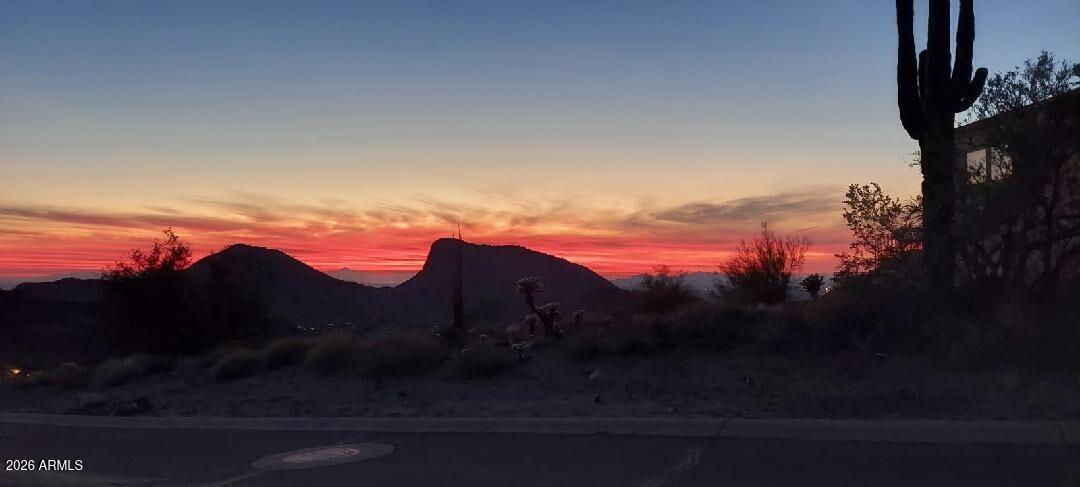 10727 N SKYLINE Drive