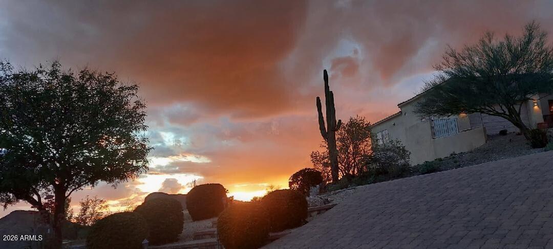 10727 N SKYLINE Drive