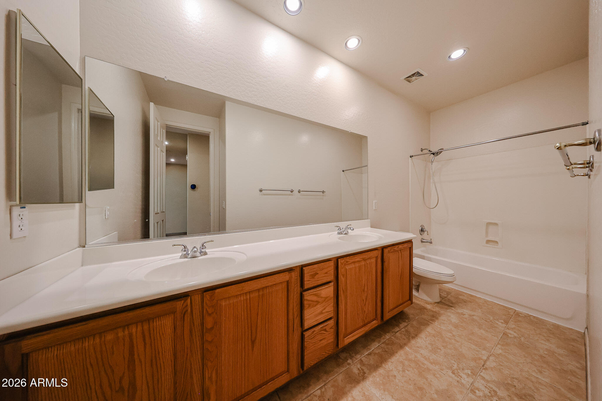 3113 E BOSTON Street