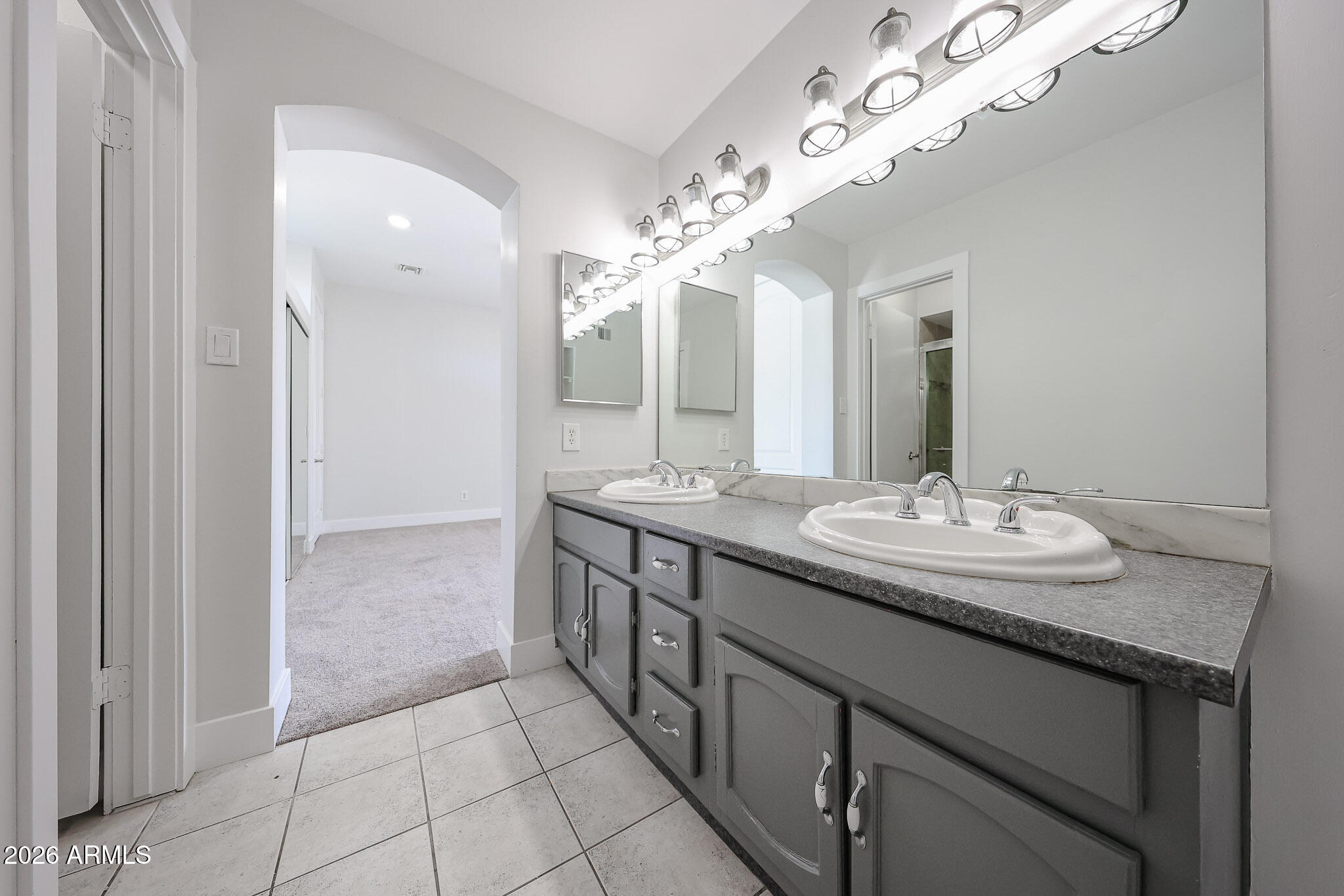 1341 E GARNET Circle