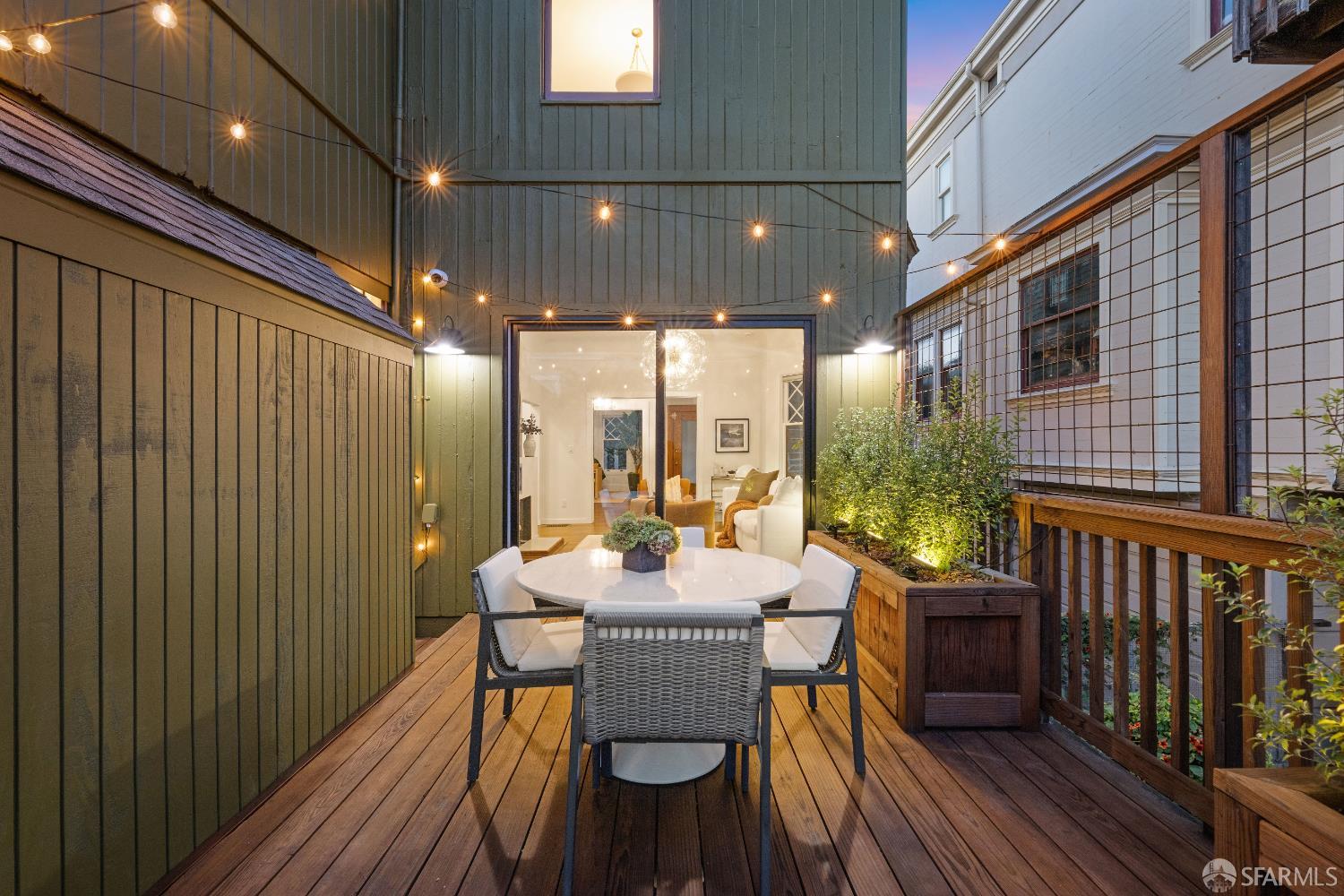 25 Parnassus Avenue