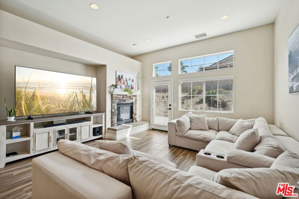 5121 Wisteria Lane
