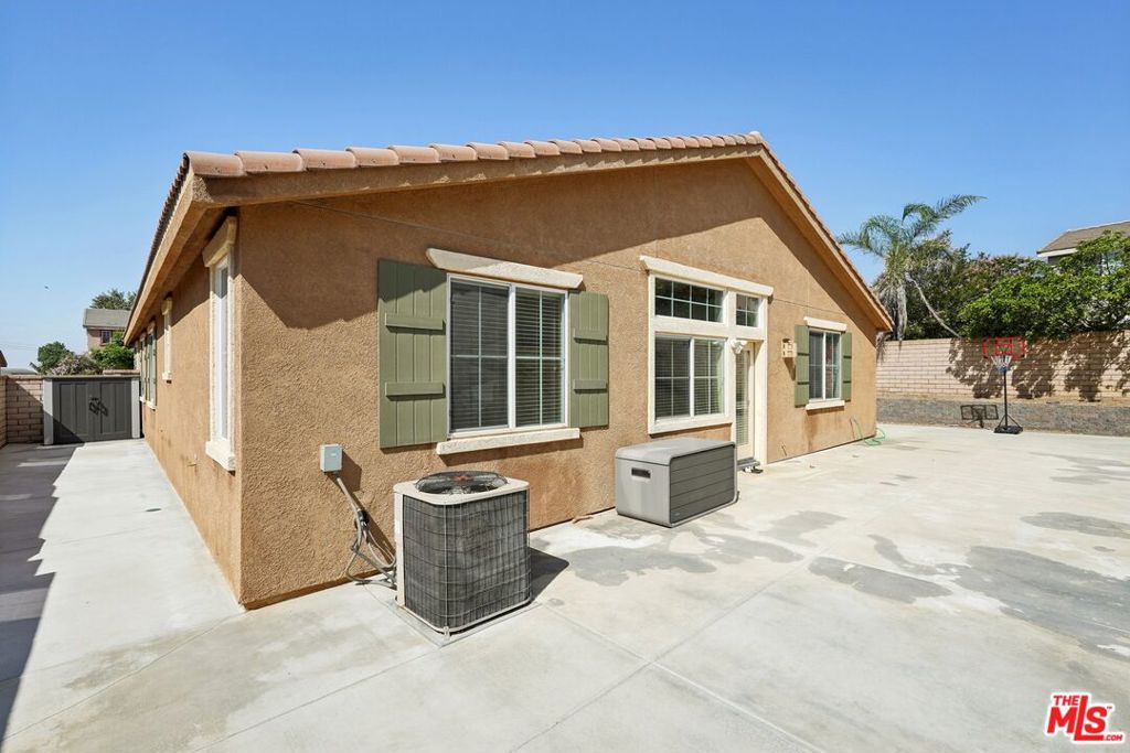 5121 Wisteria Lane