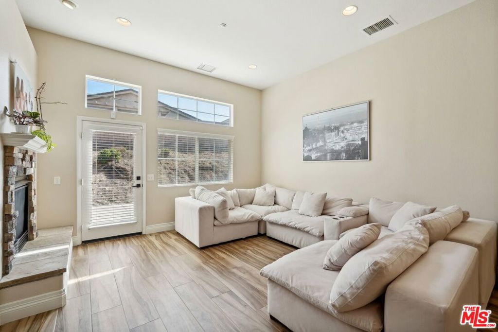 5121 Wisteria Lane