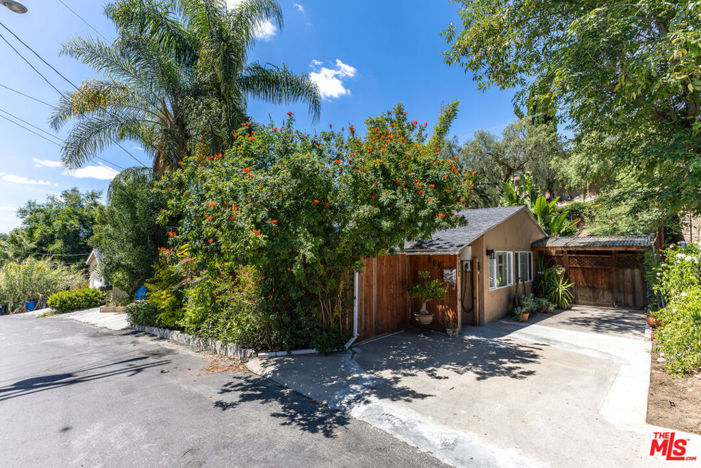 927 Pine Grove Avenue