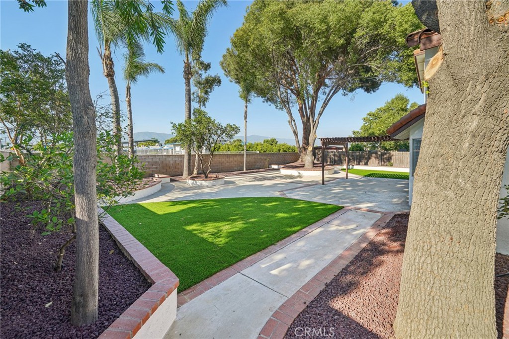 306 E Cascade Drive