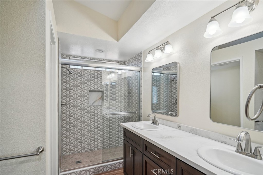 306 E Cascade Drive