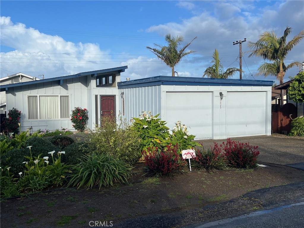 2225 Ironwood Avenue