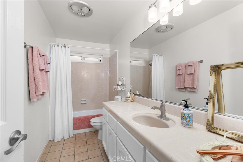 1076 Santa Maria Avenue