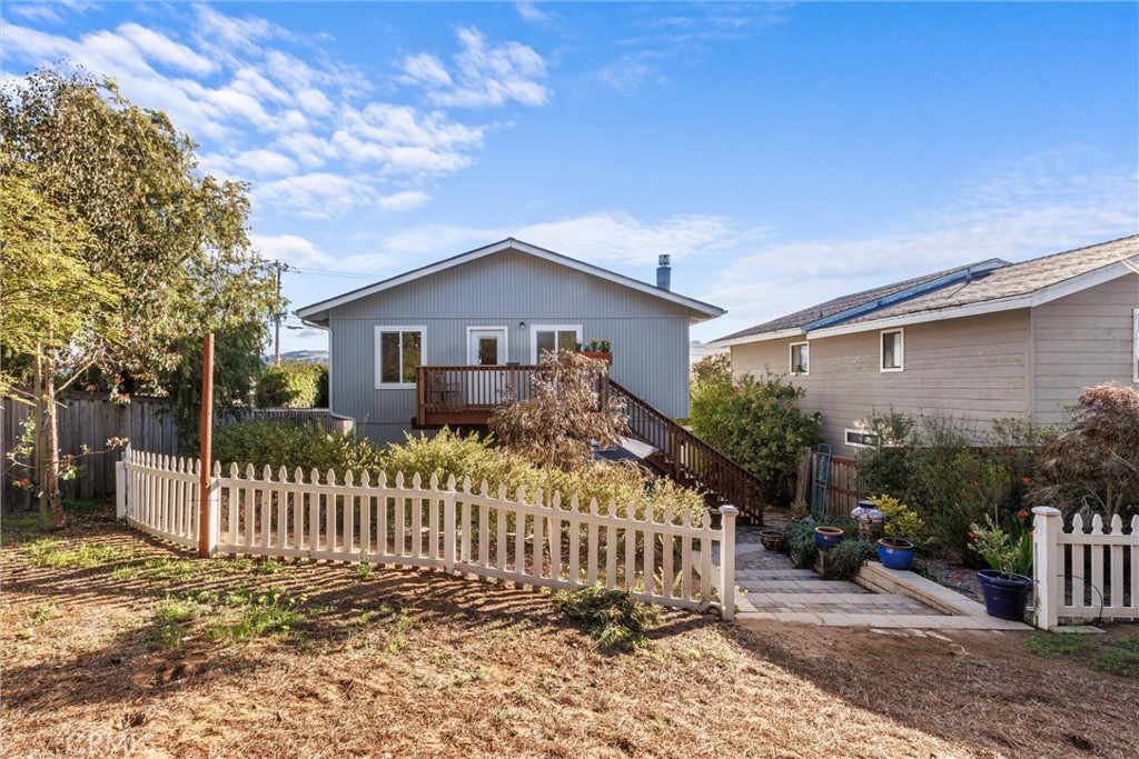 1076 Santa Maria Avenue