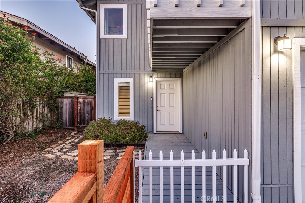 1076 Santa Maria Avenue