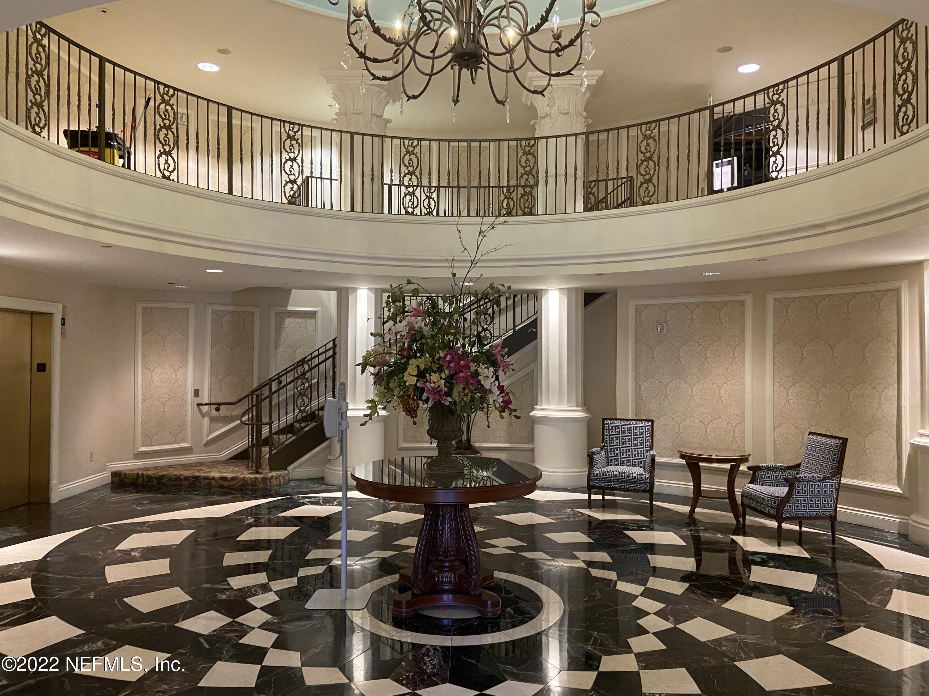 400 E BAY ST Unit: 303