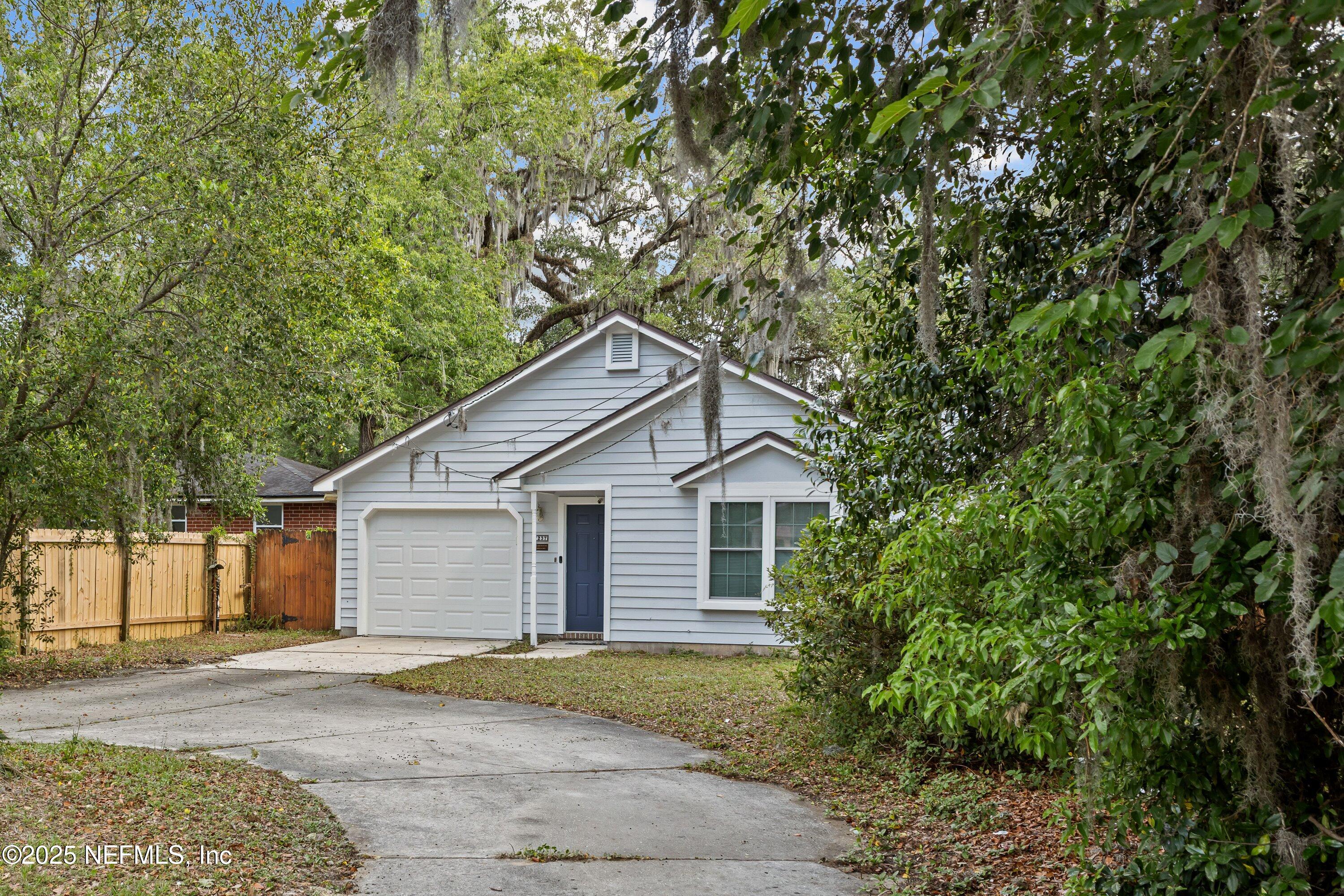 7237 OAKWOOD Drive