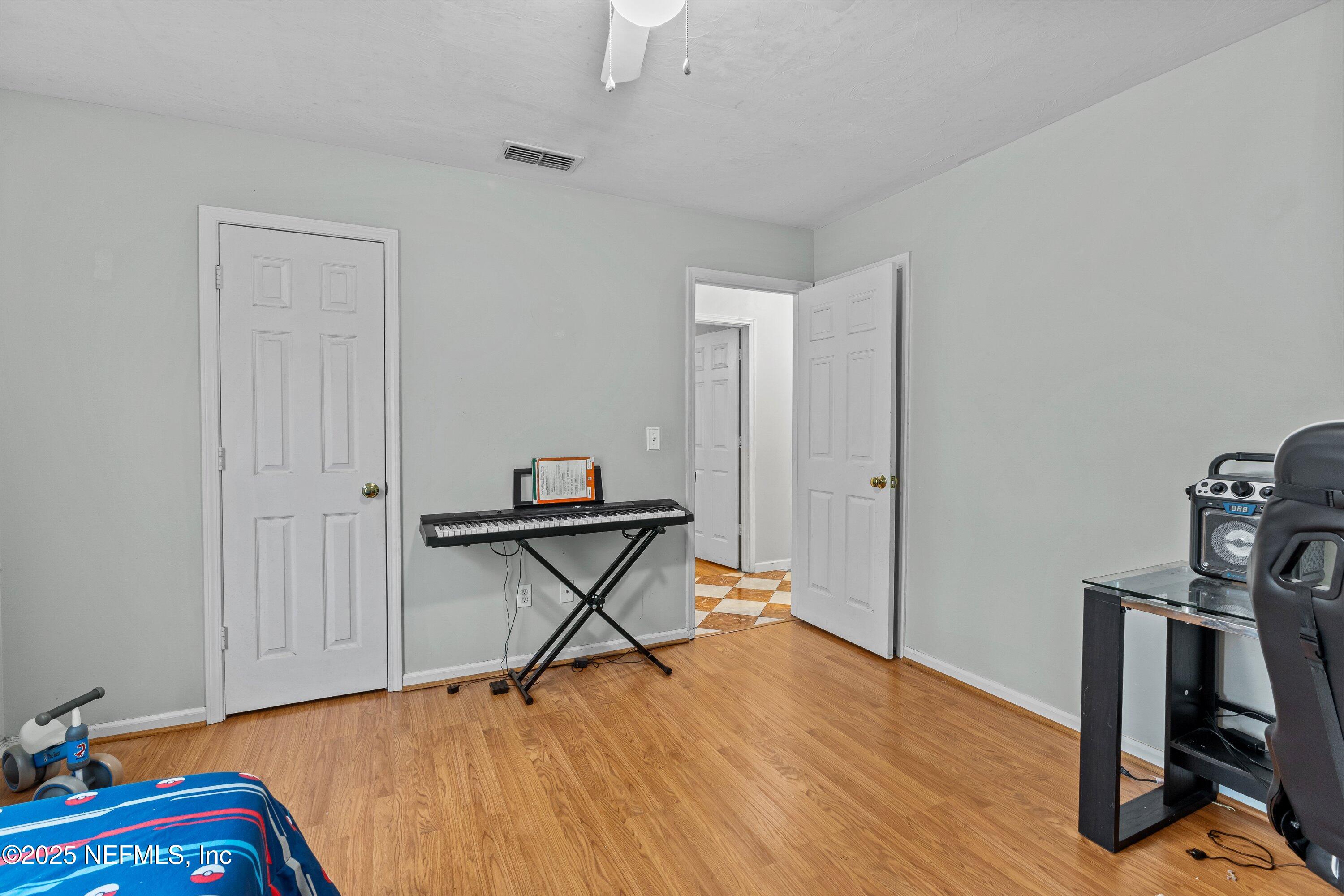 7237 OAKWOOD Drive