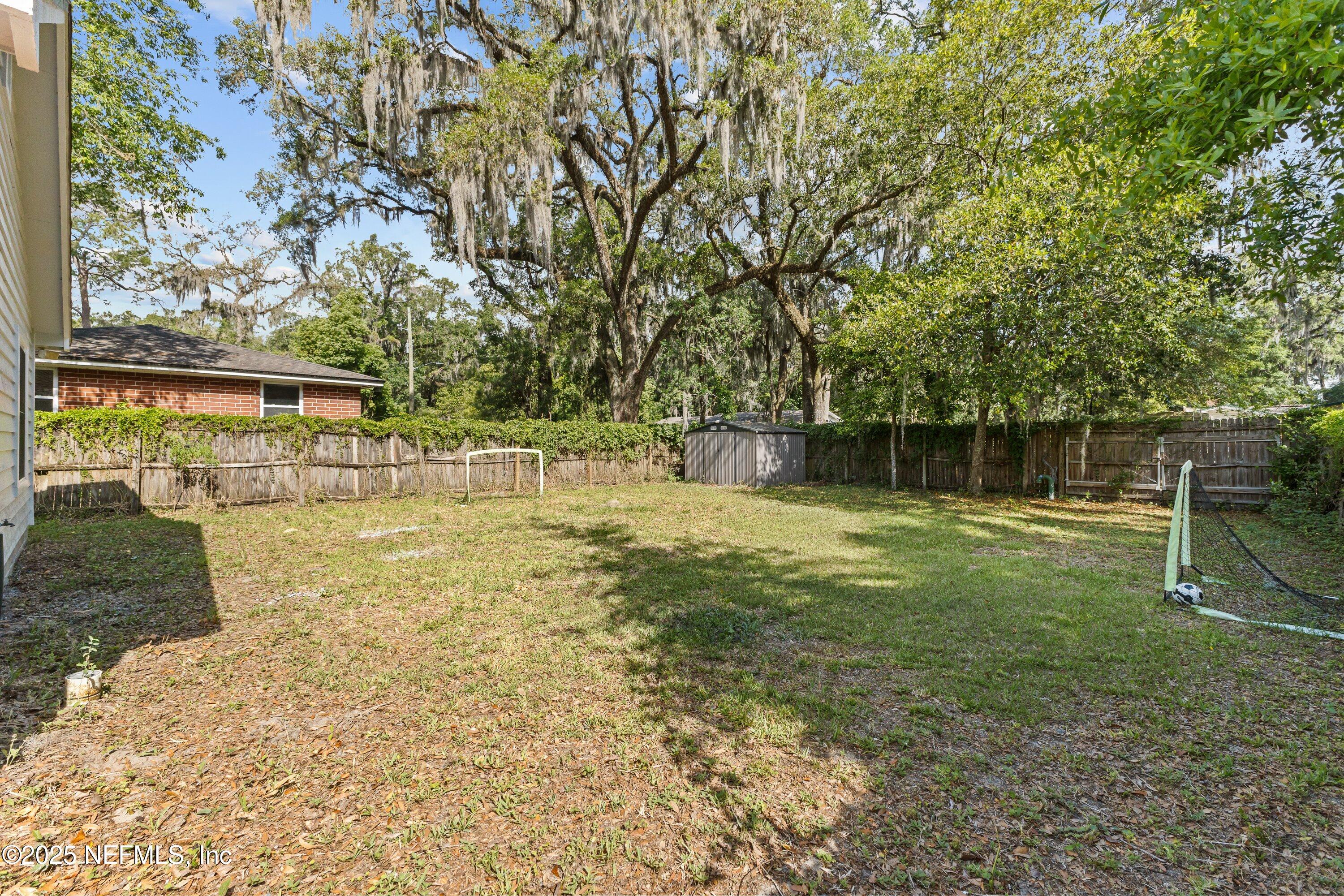7237 OAKWOOD Drive