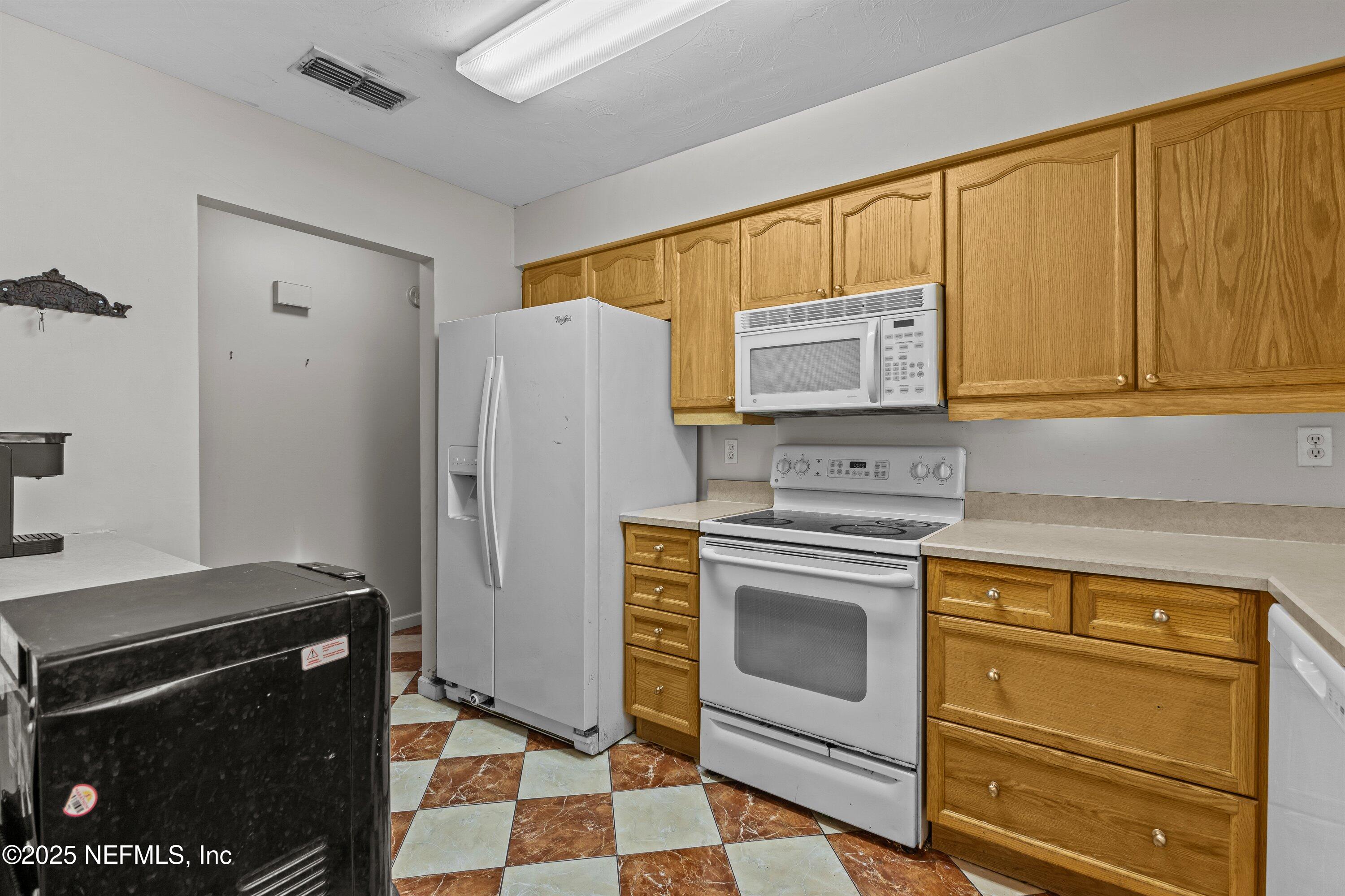 7237 OAKWOOD Drive