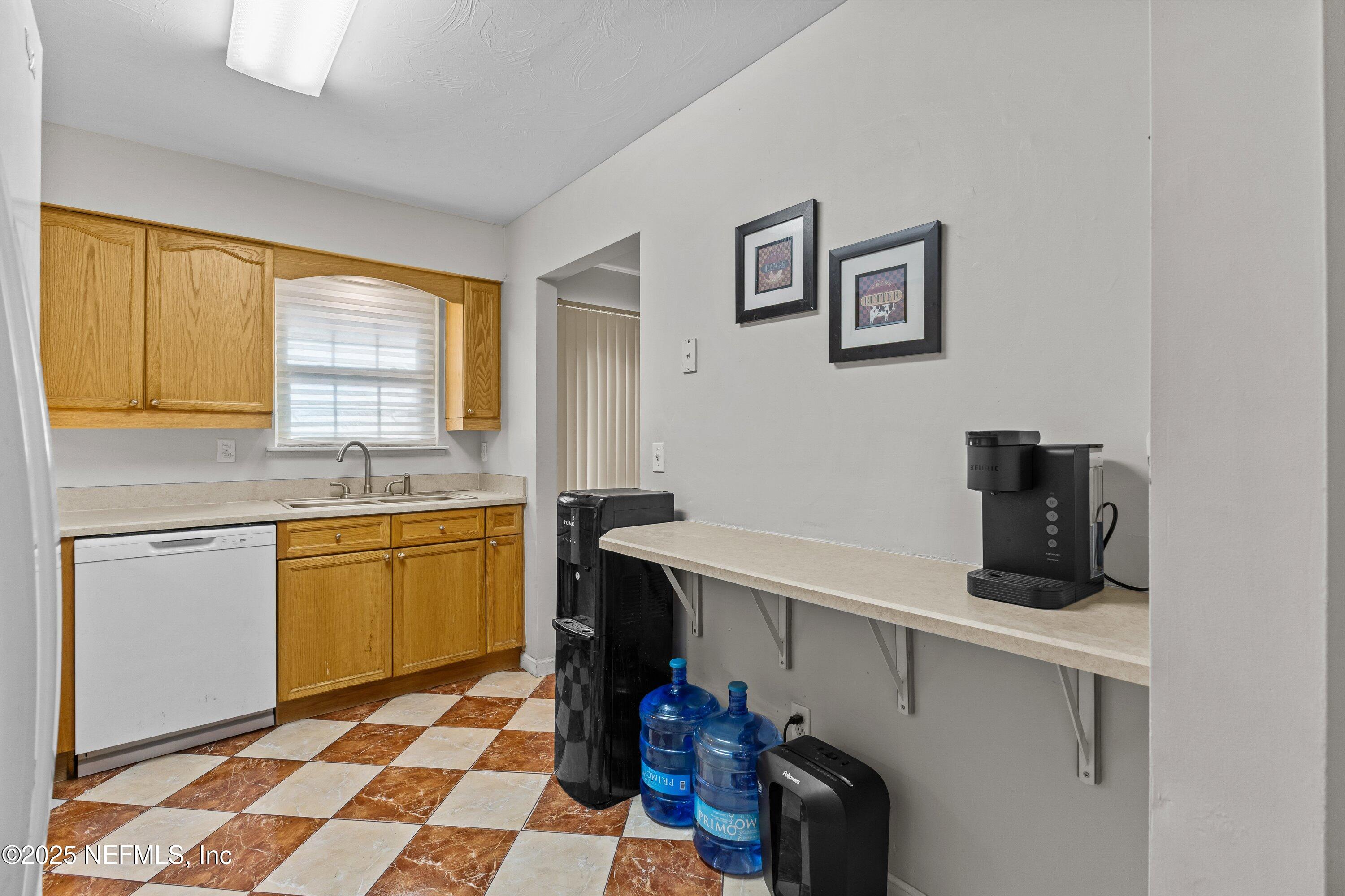 7237 OAKWOOD Drive
