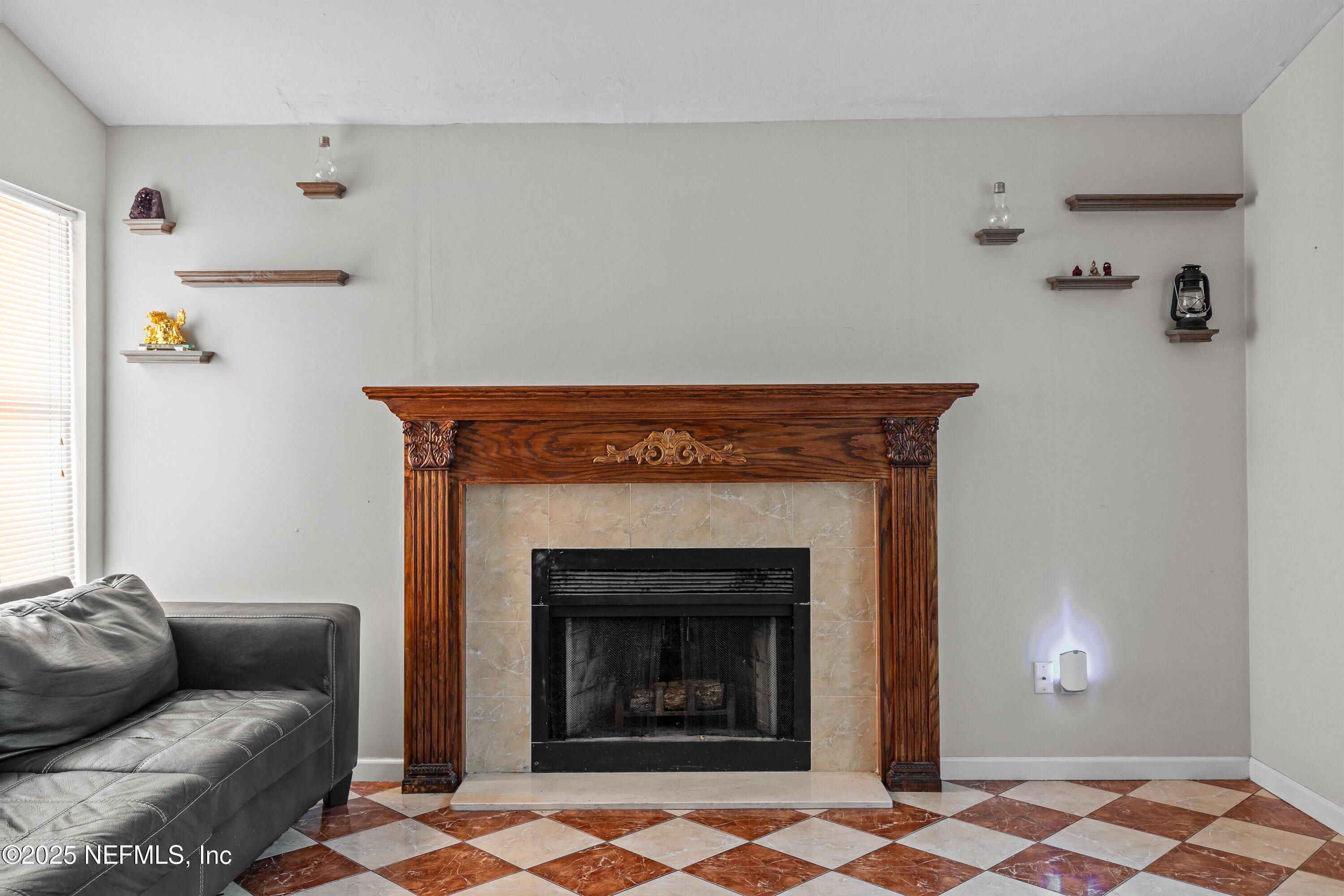 7237 OAKWOOD Drive