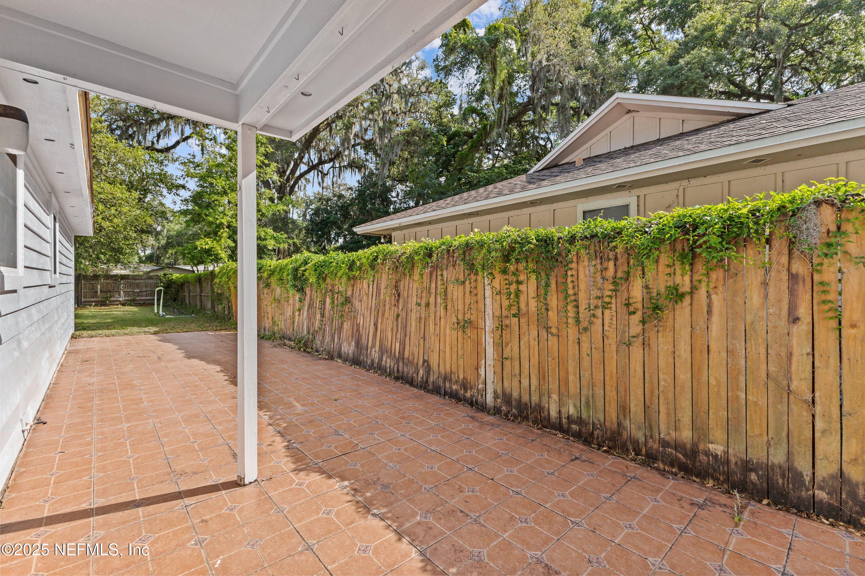 7237 OAKWOOD Drive