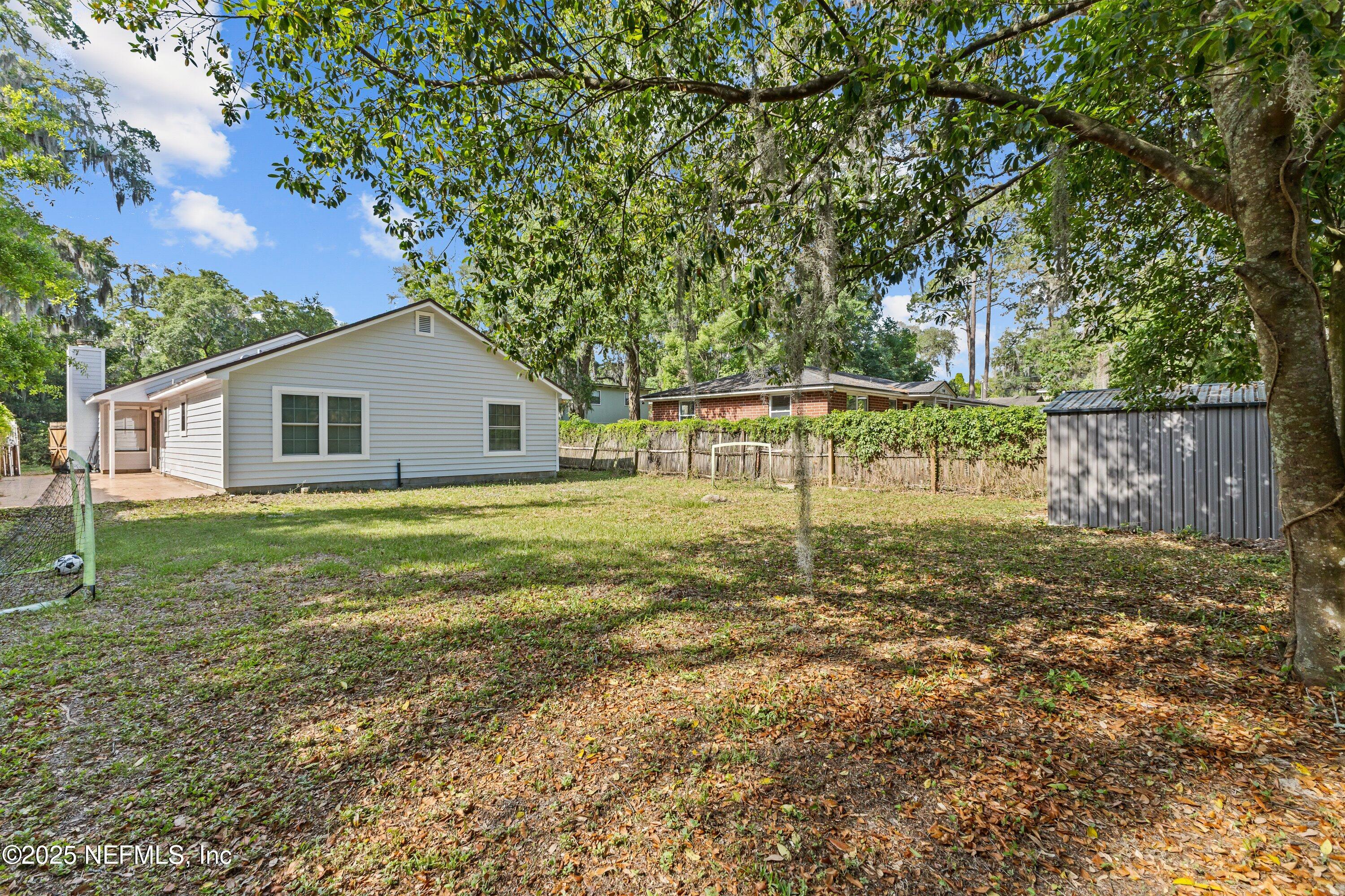 7237 OAKWOOD Drive