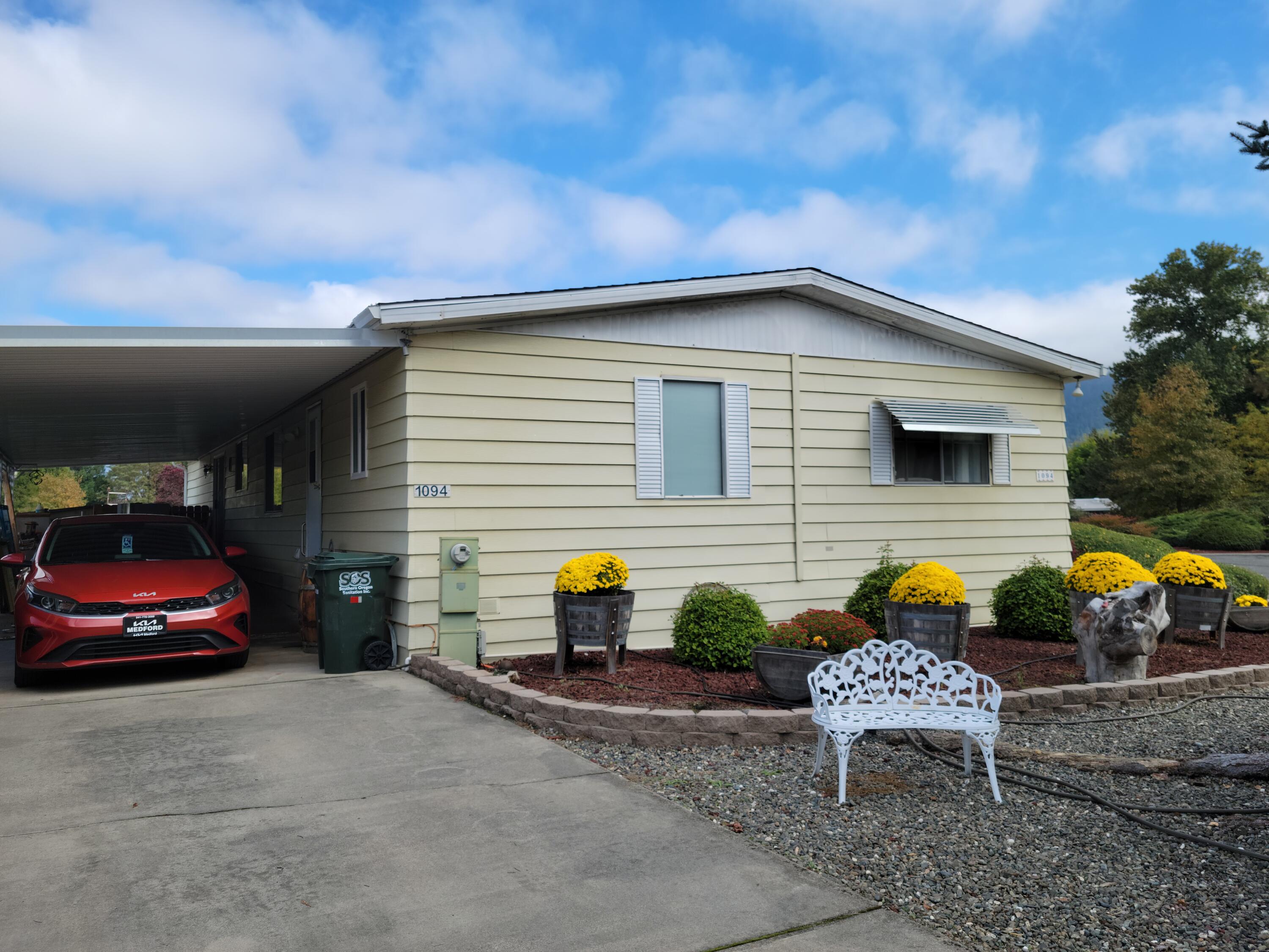 1094 Lee Roze Lane