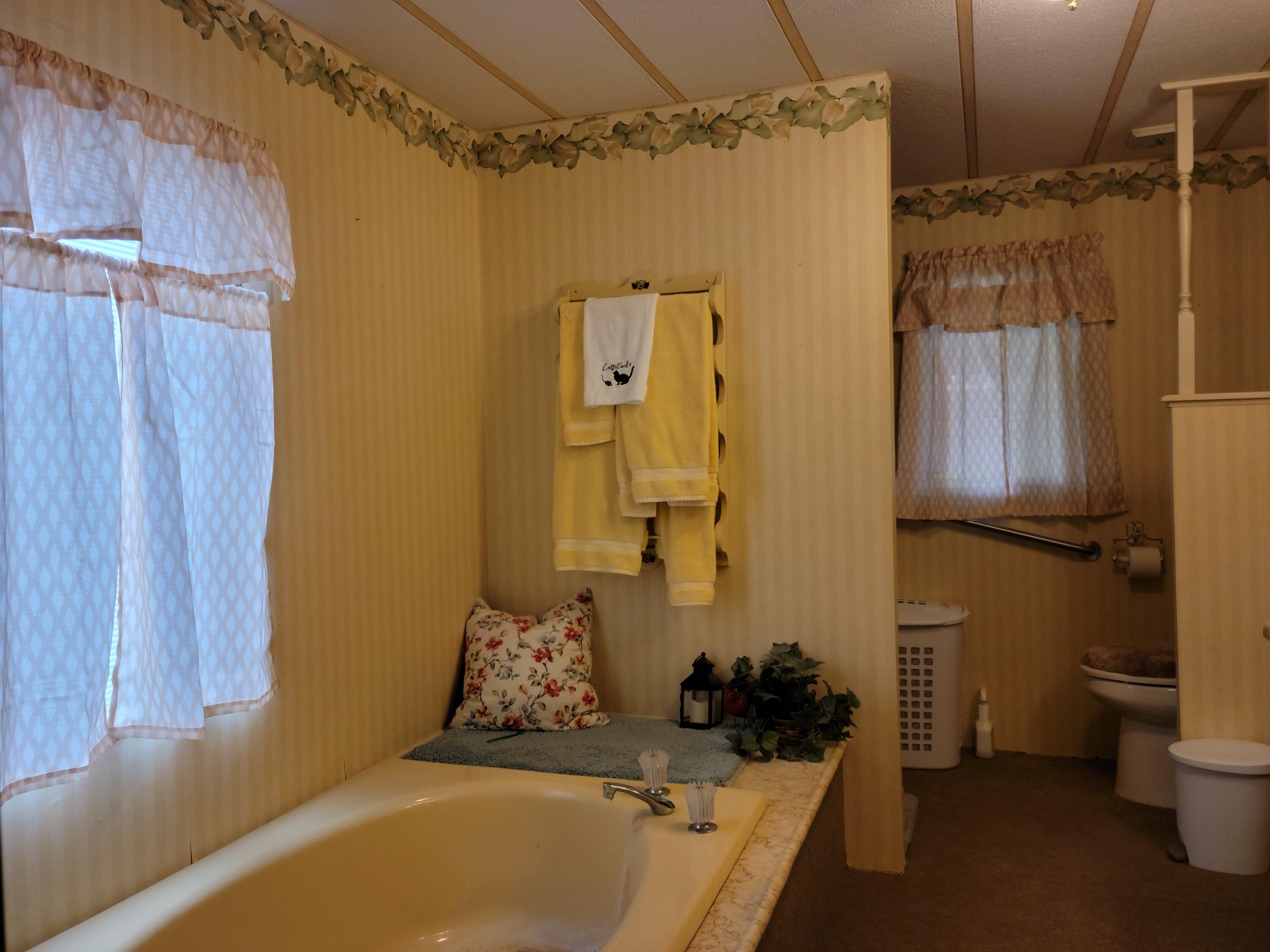 1094 Lee Roze Lane