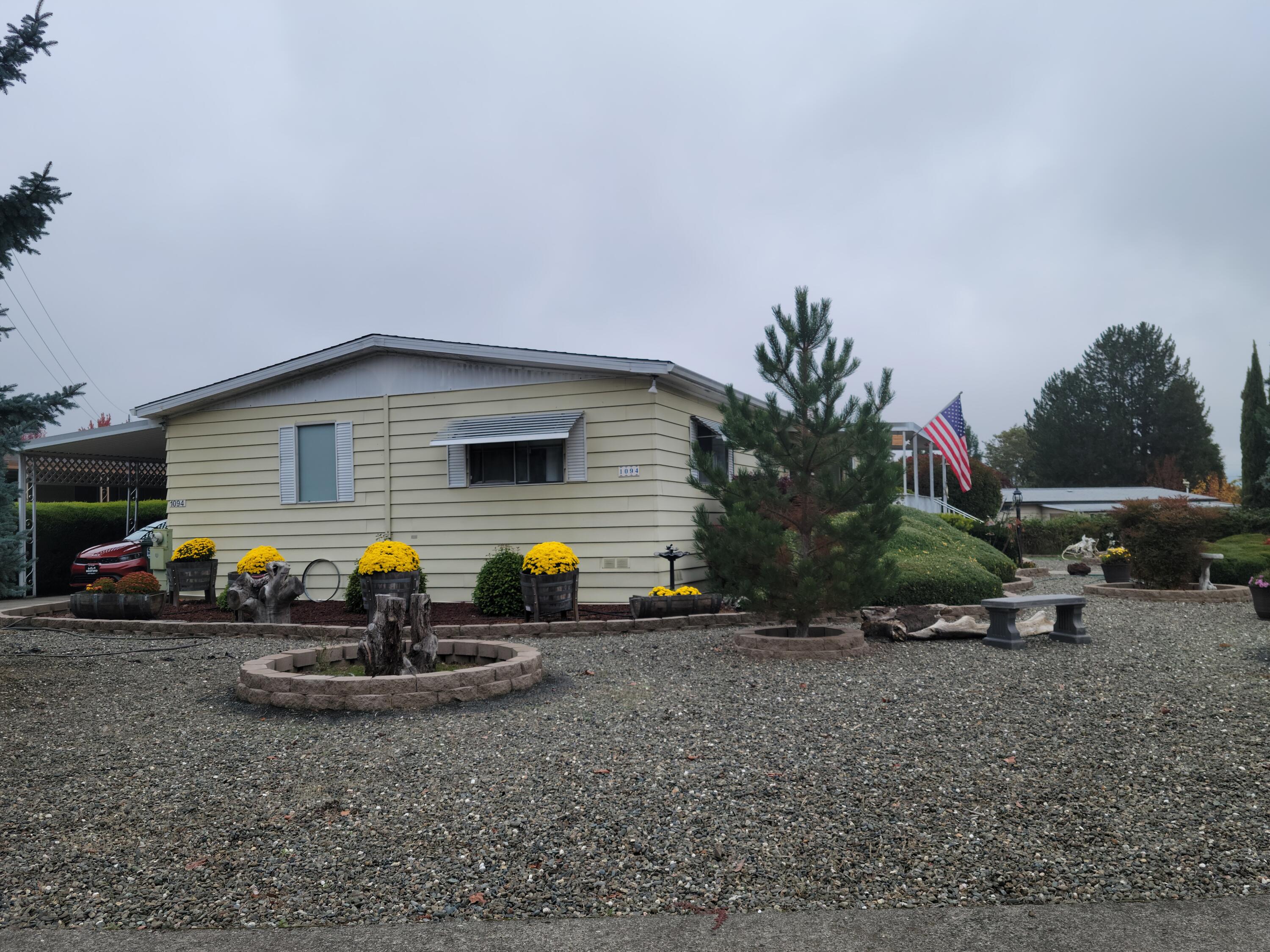1094 Lee Roze Lane
