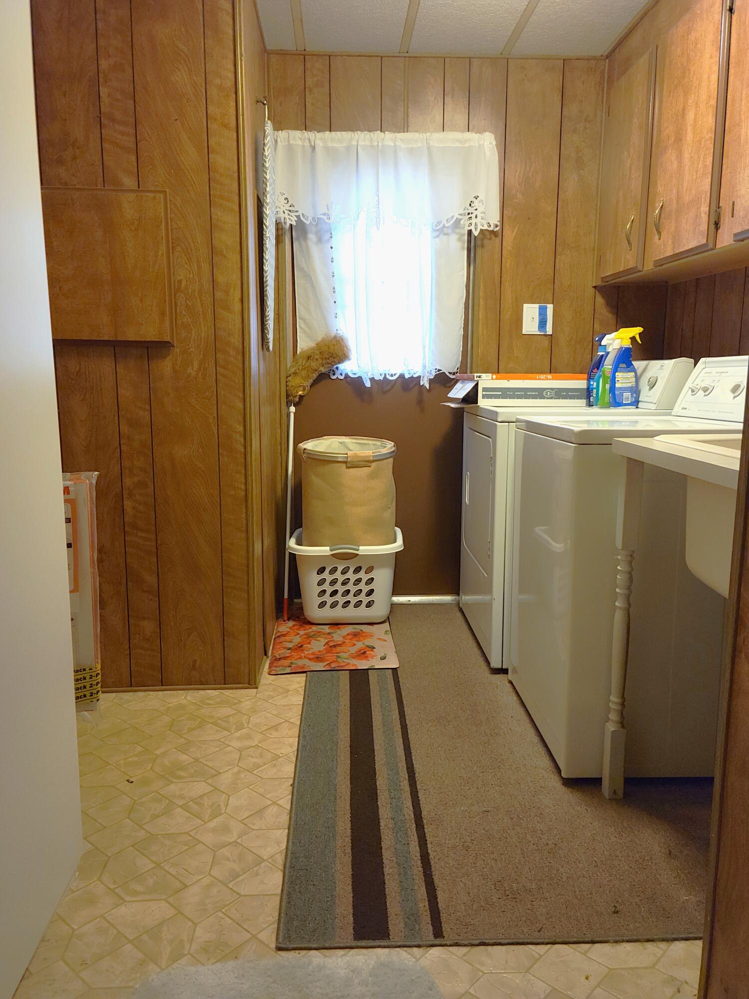 1094 Lee Roze Lane