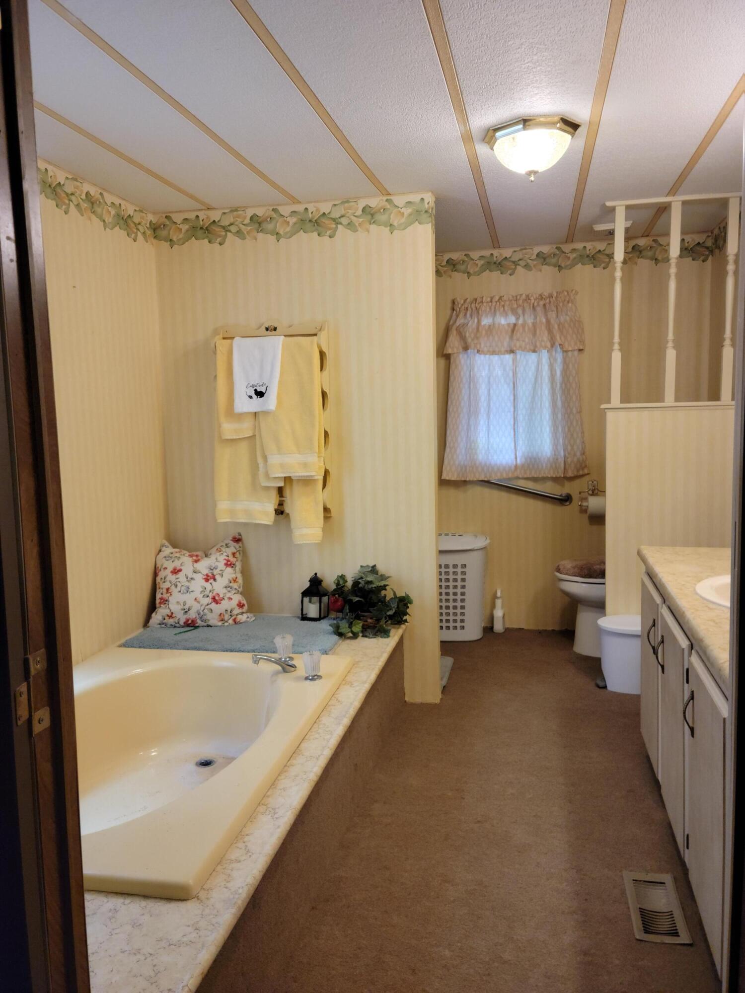 1094 Lee Roze Lane