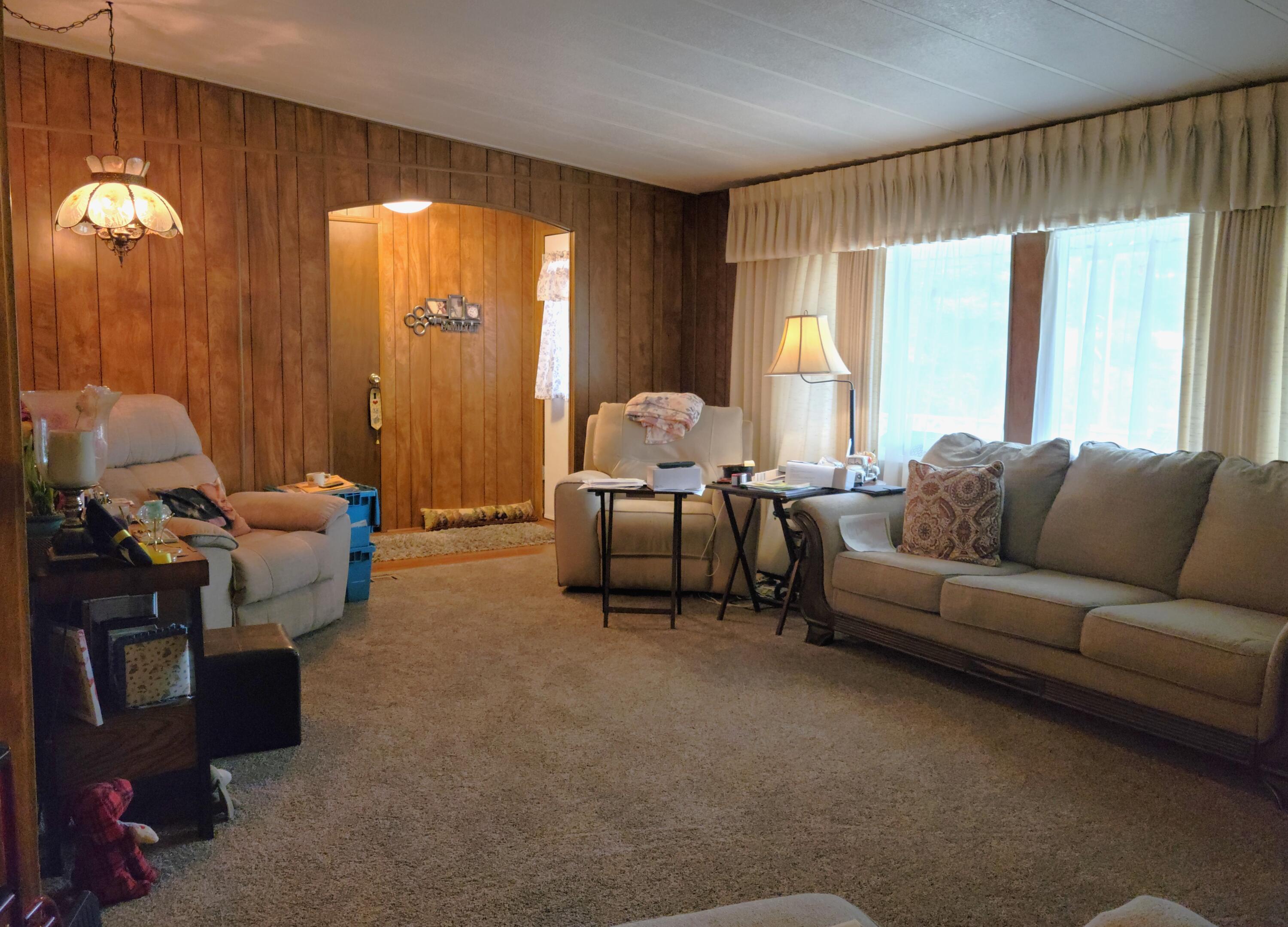 1094 Lee Roze Lane