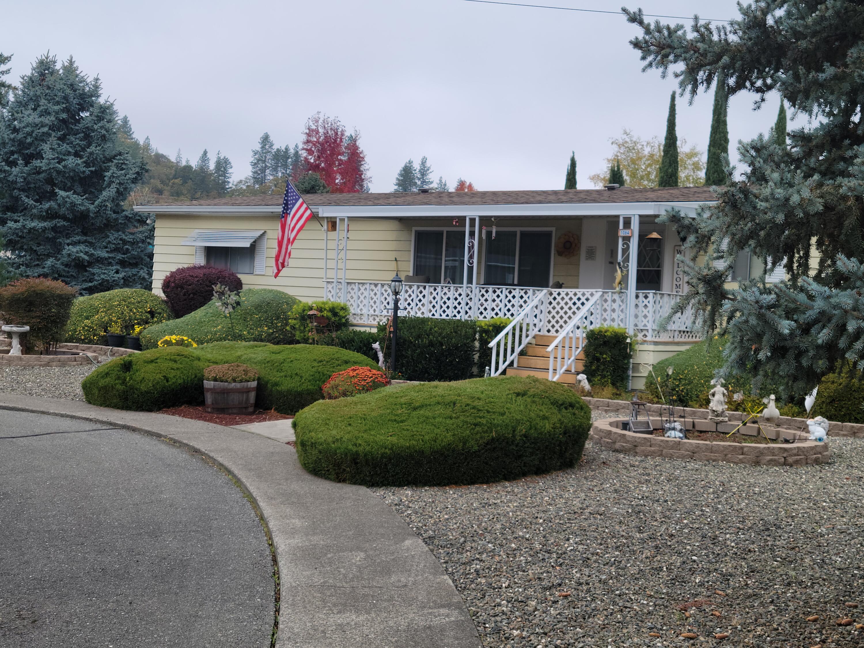 1094 Lee Roze Lane