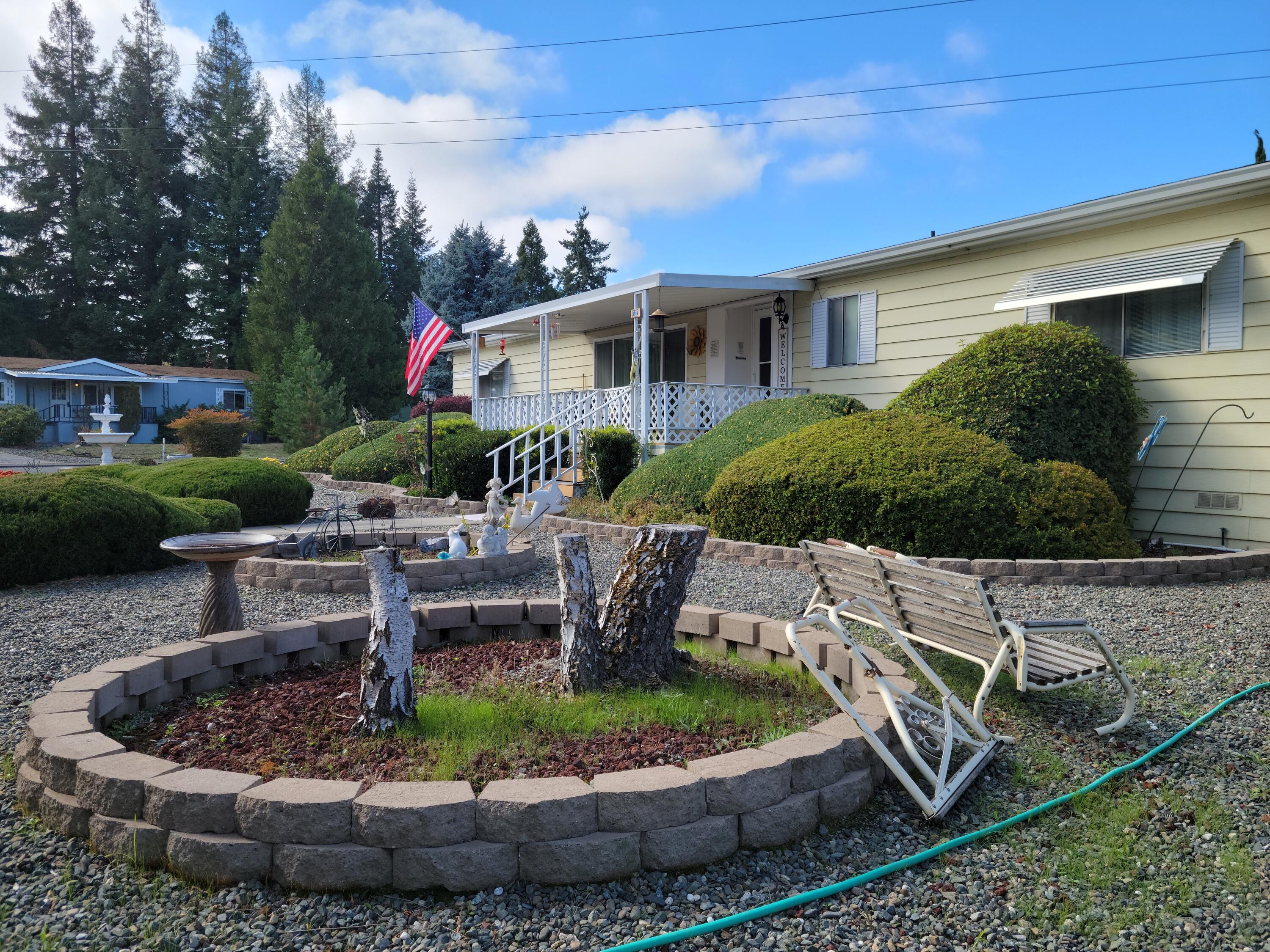 1094 Lee Roze Lane
