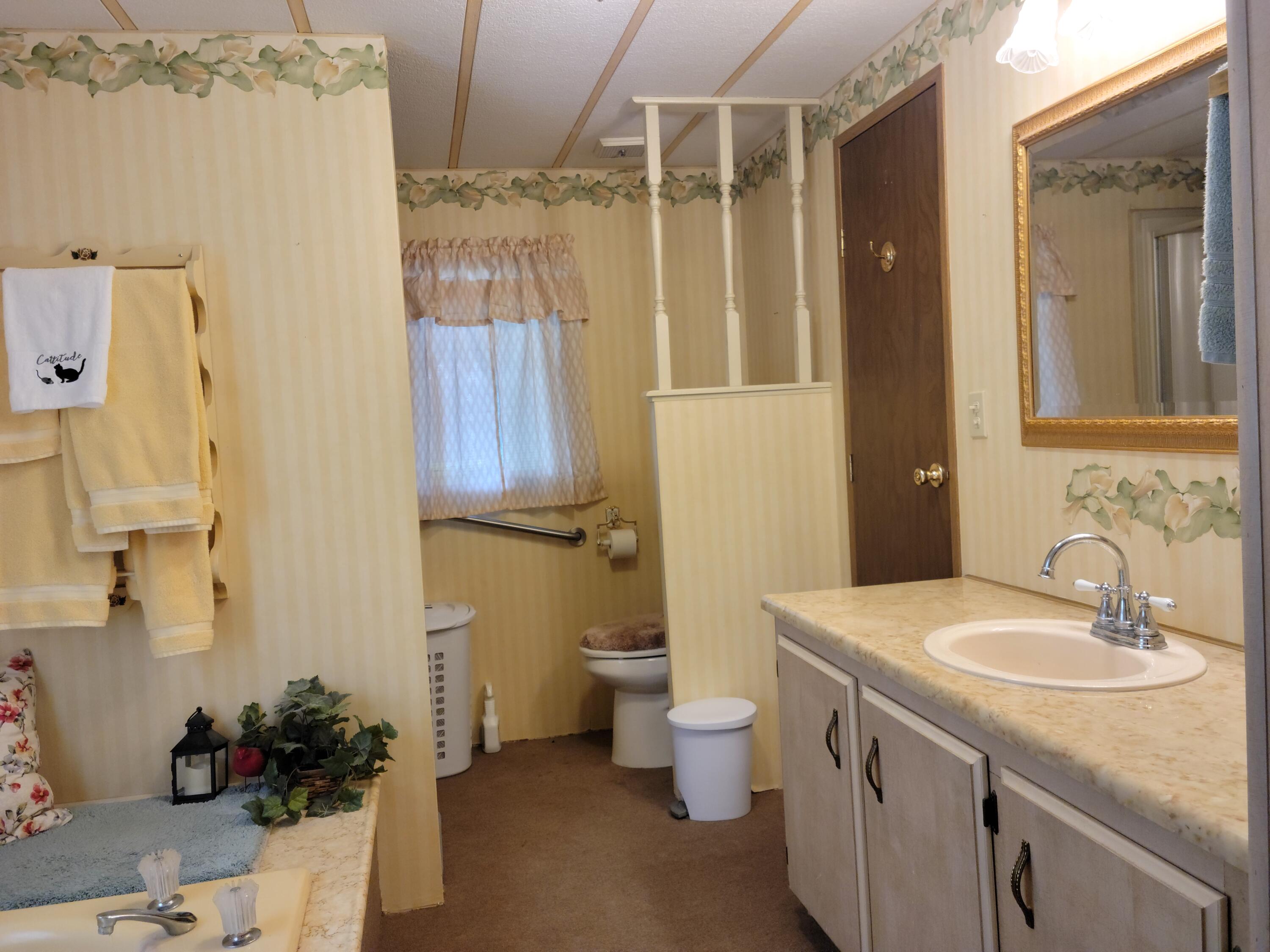 1094 Lee Roze Lane
