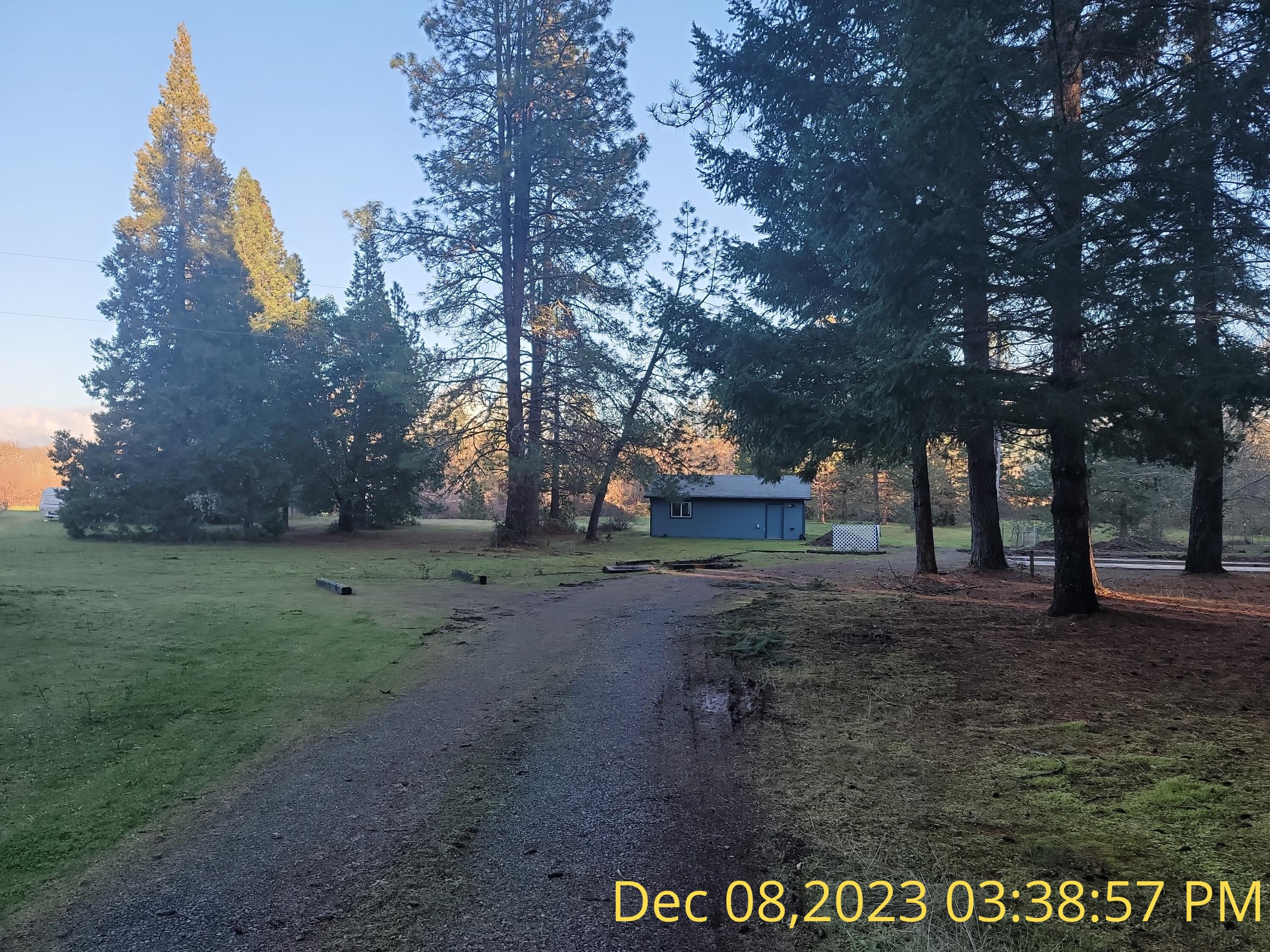 7593 Redwood Highway
