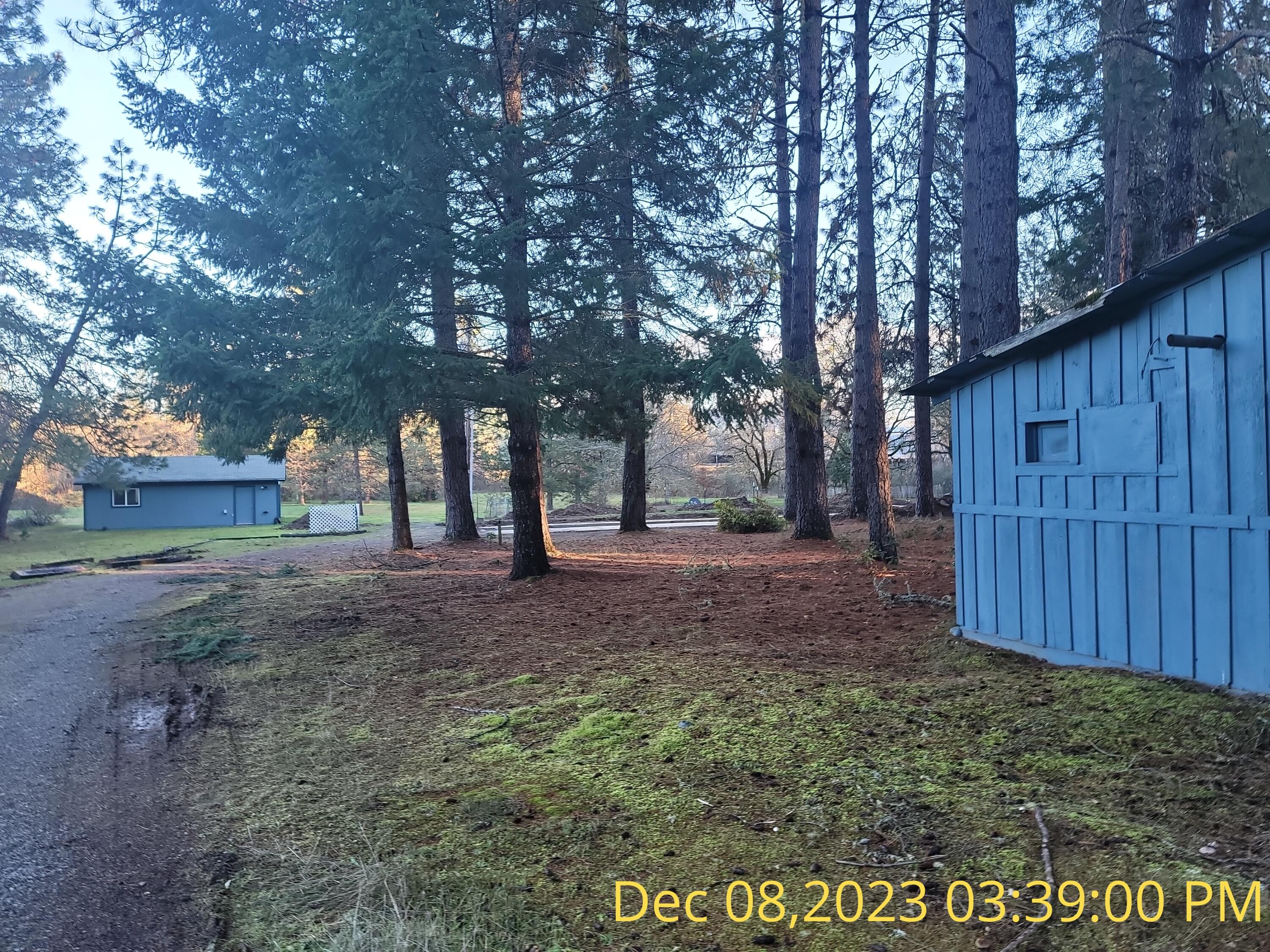7593 Redwood Highway