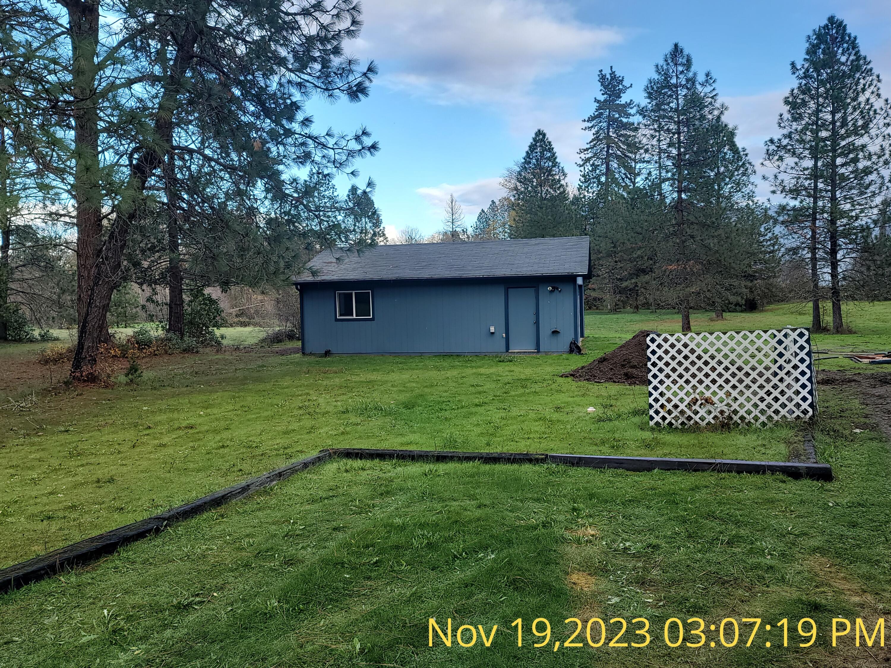 7593 Redwood Highway