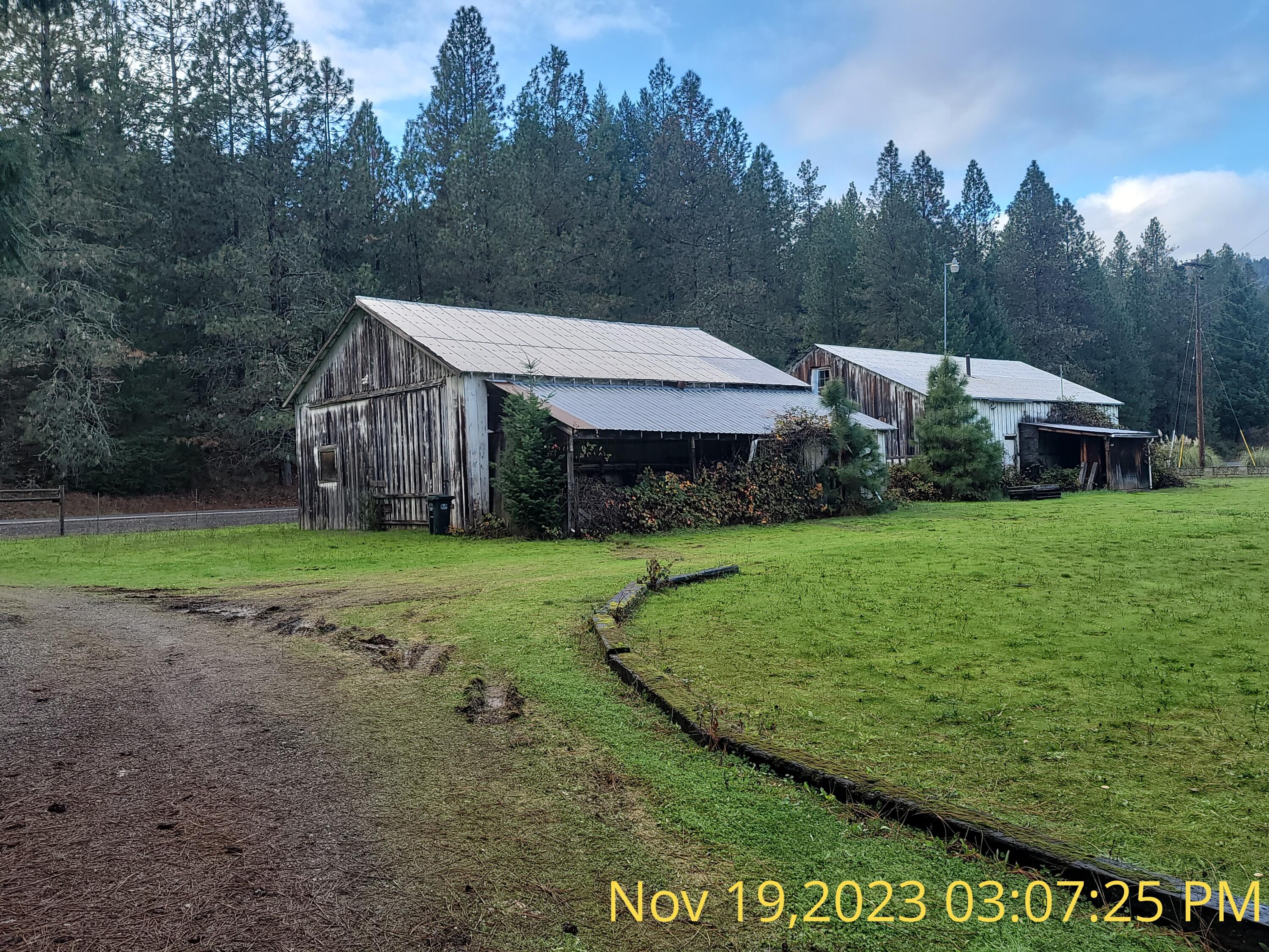 7593 Redwood Highway