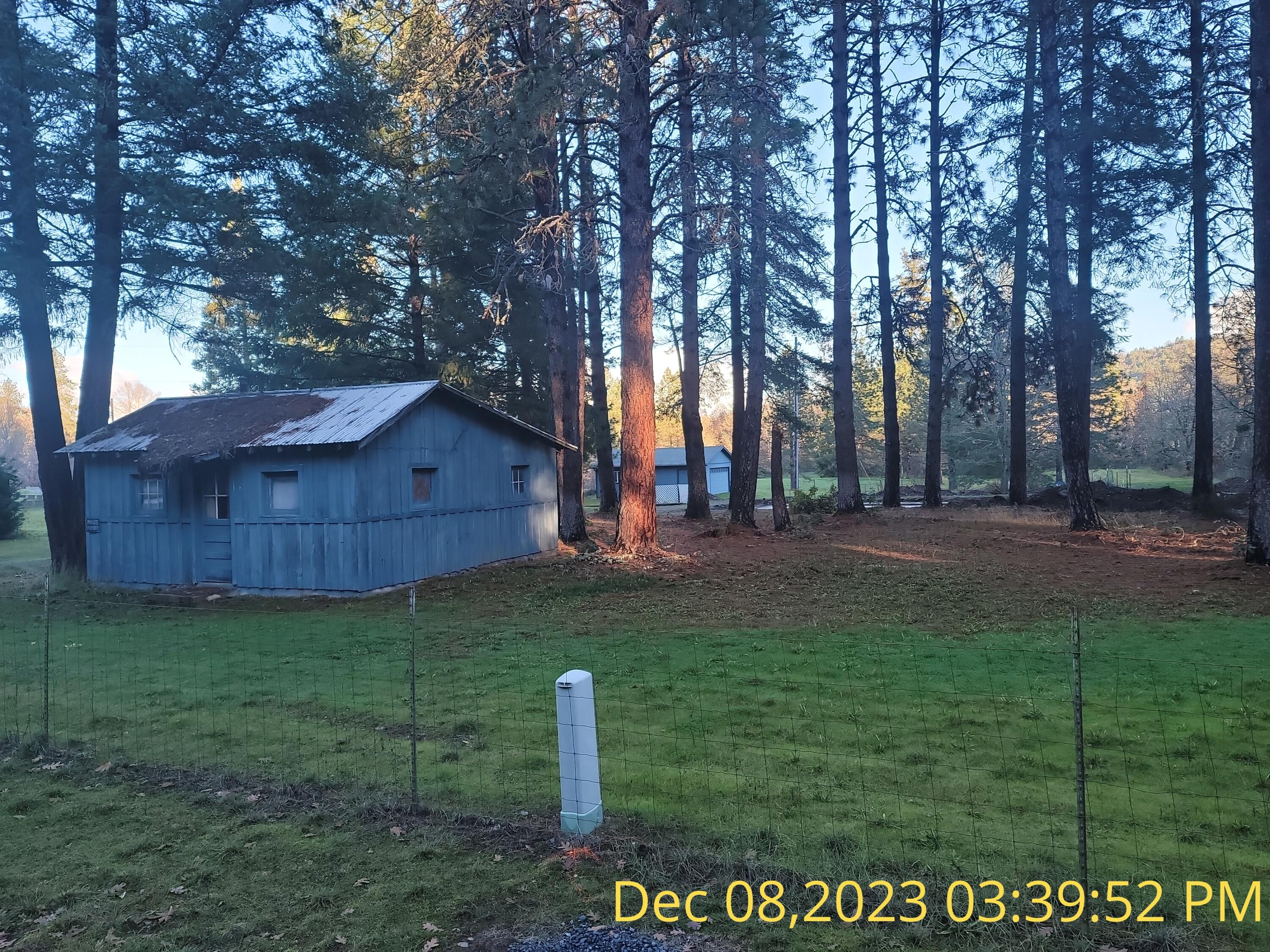 7593 Redwood Highway