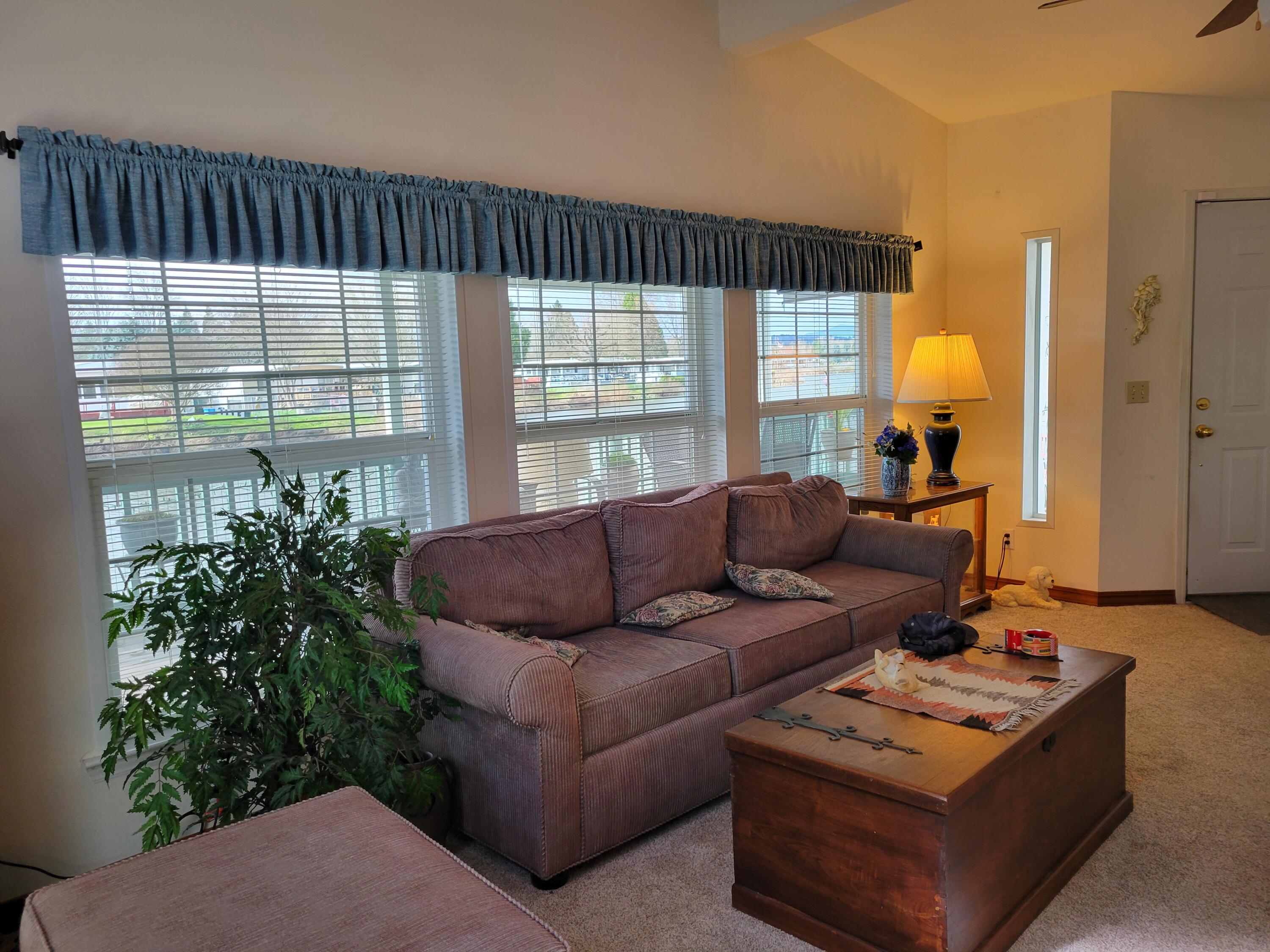 370 Lakeview Drive