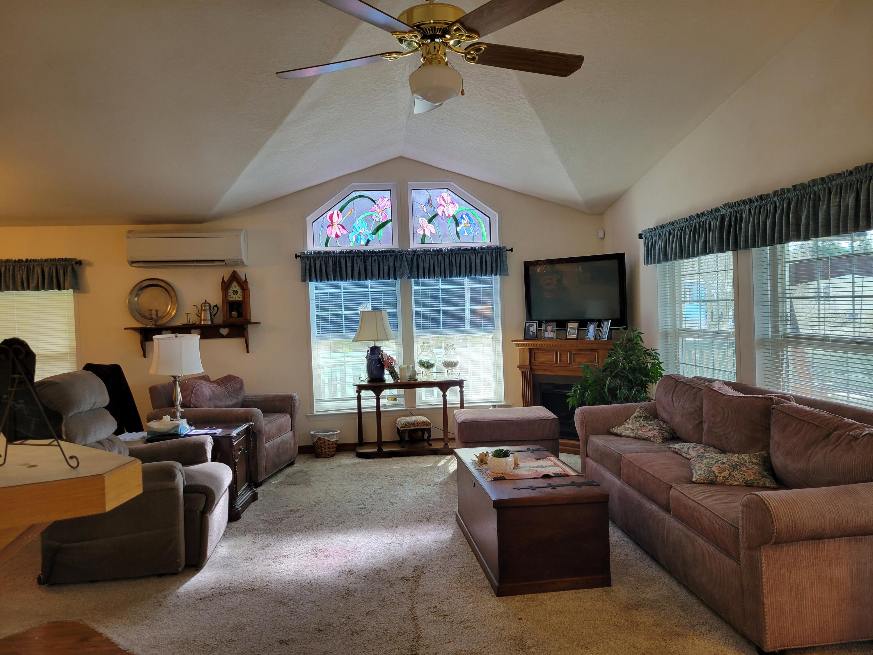 370 Lakeview Drive